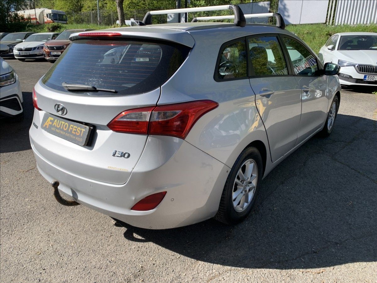 Hyundai i30, 1,6 CRDi ČR,SERVISKA - fotka 5