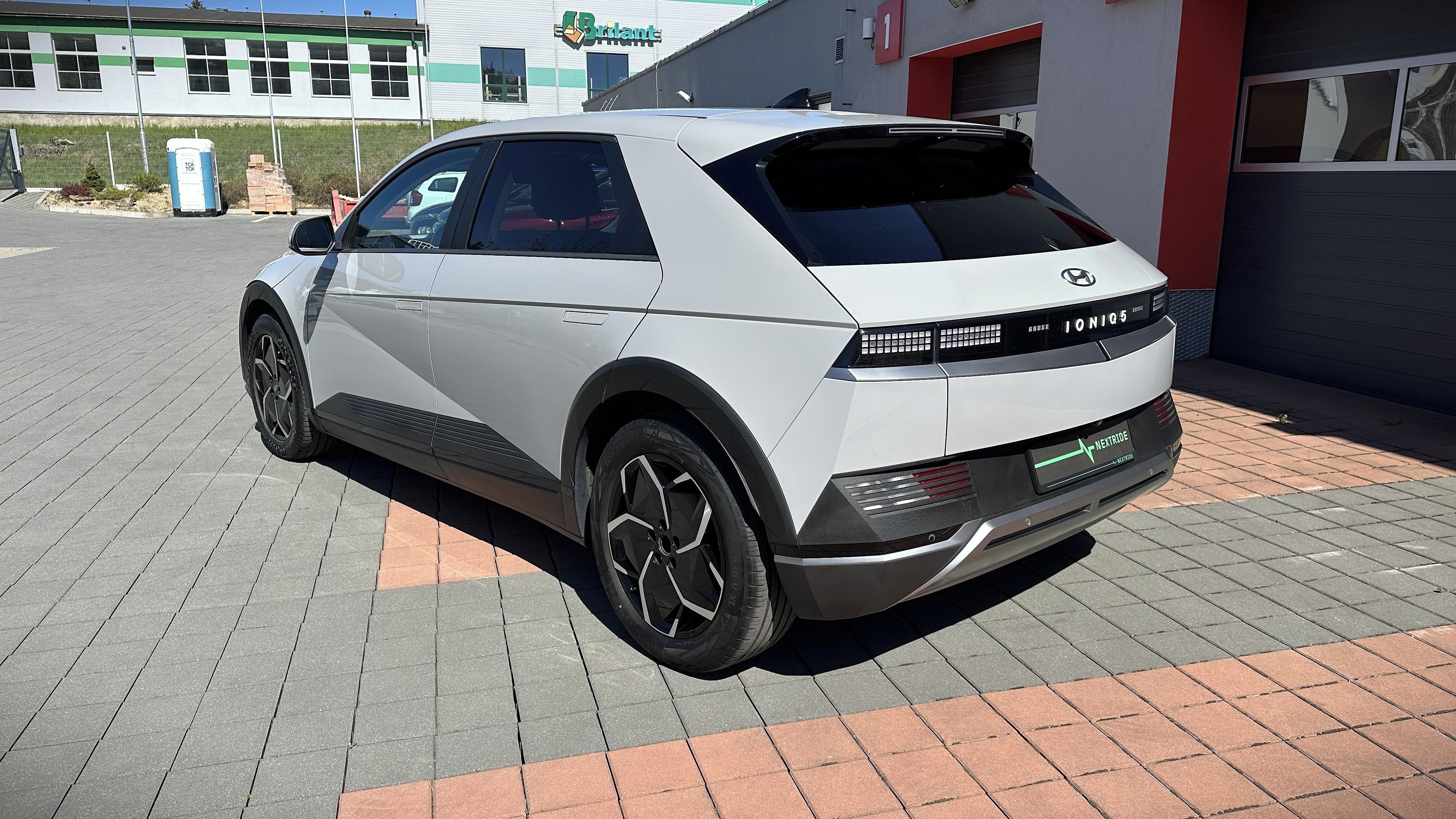 Hyundai Ioniq 5, 70kWh 160kW DPH 98%SoH - fotka 3