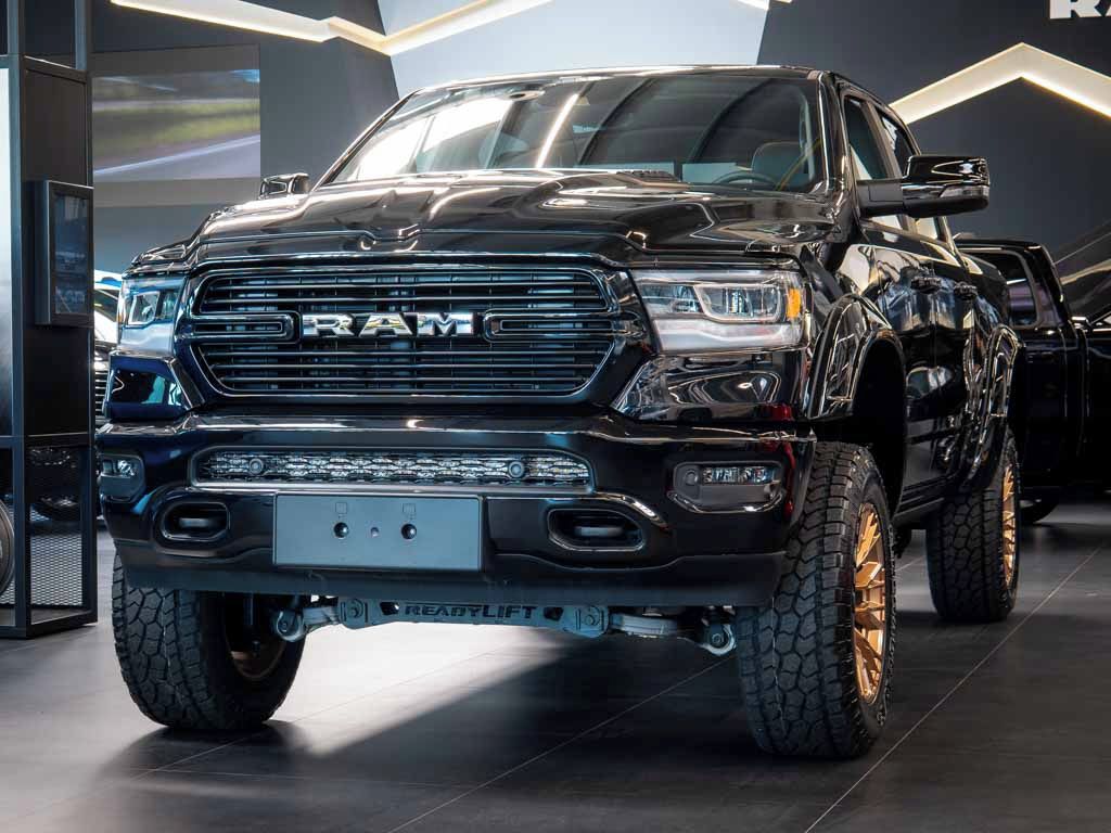 Dodge Ram, 5.7 V8 Laramie Sport 6" LIFT