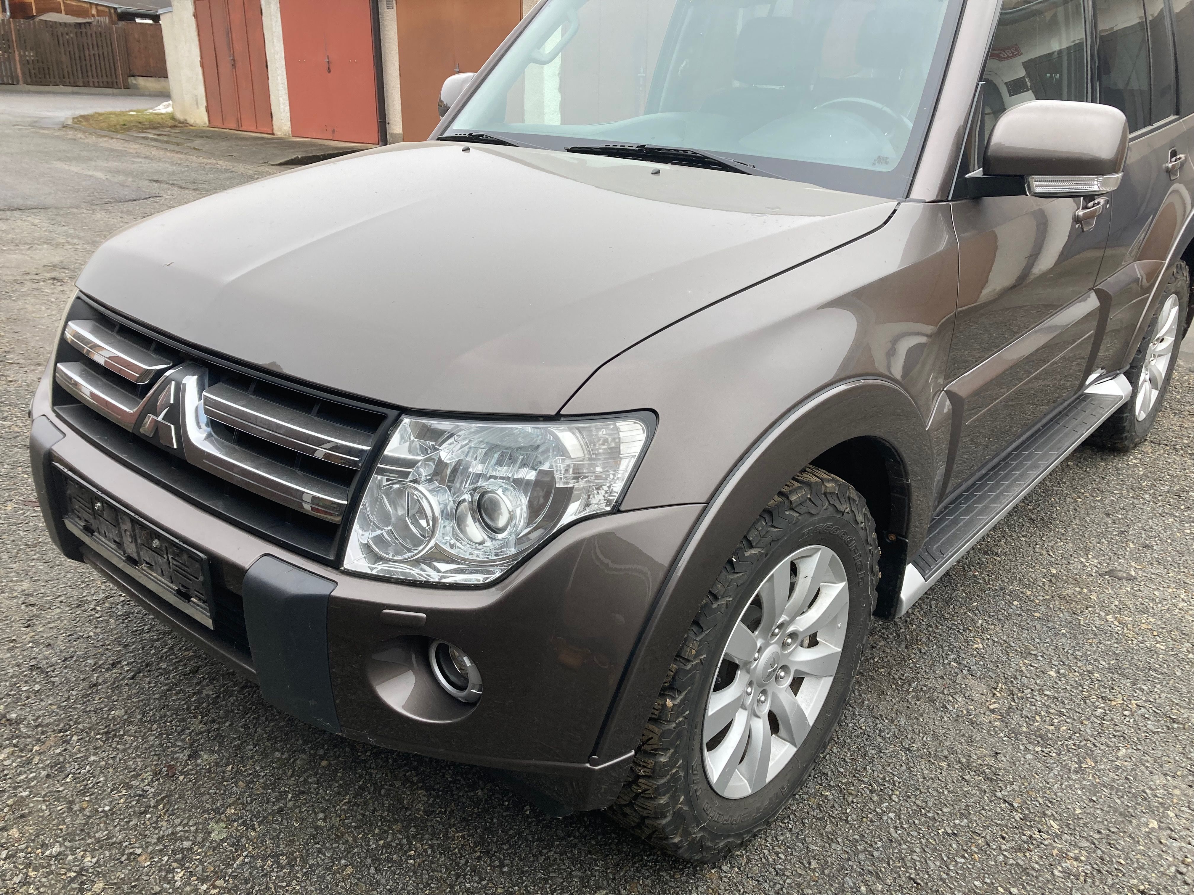 Mitsubishi Pajero, 3.2 Tdi147kw manuál