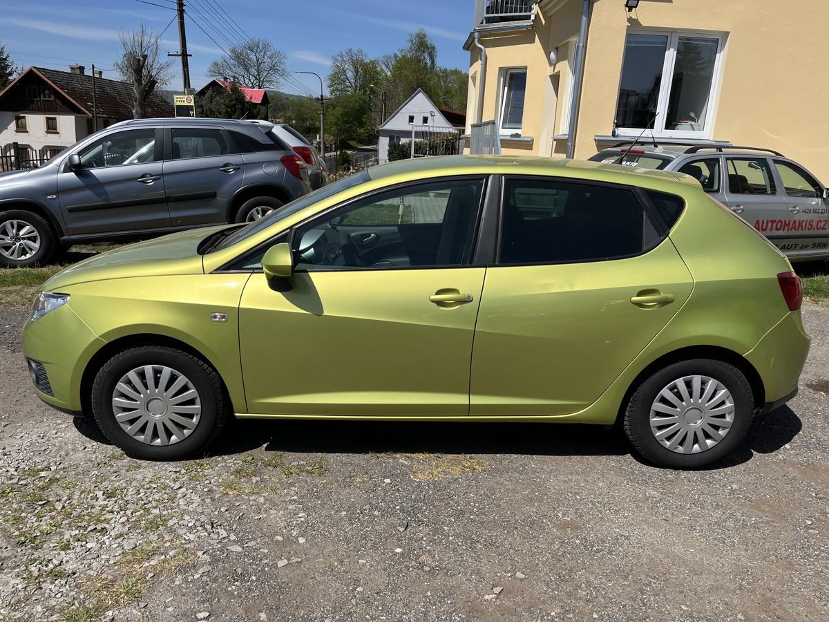 Seat Ibiza, PĚKNÁ VÝBAVA - fotka 2