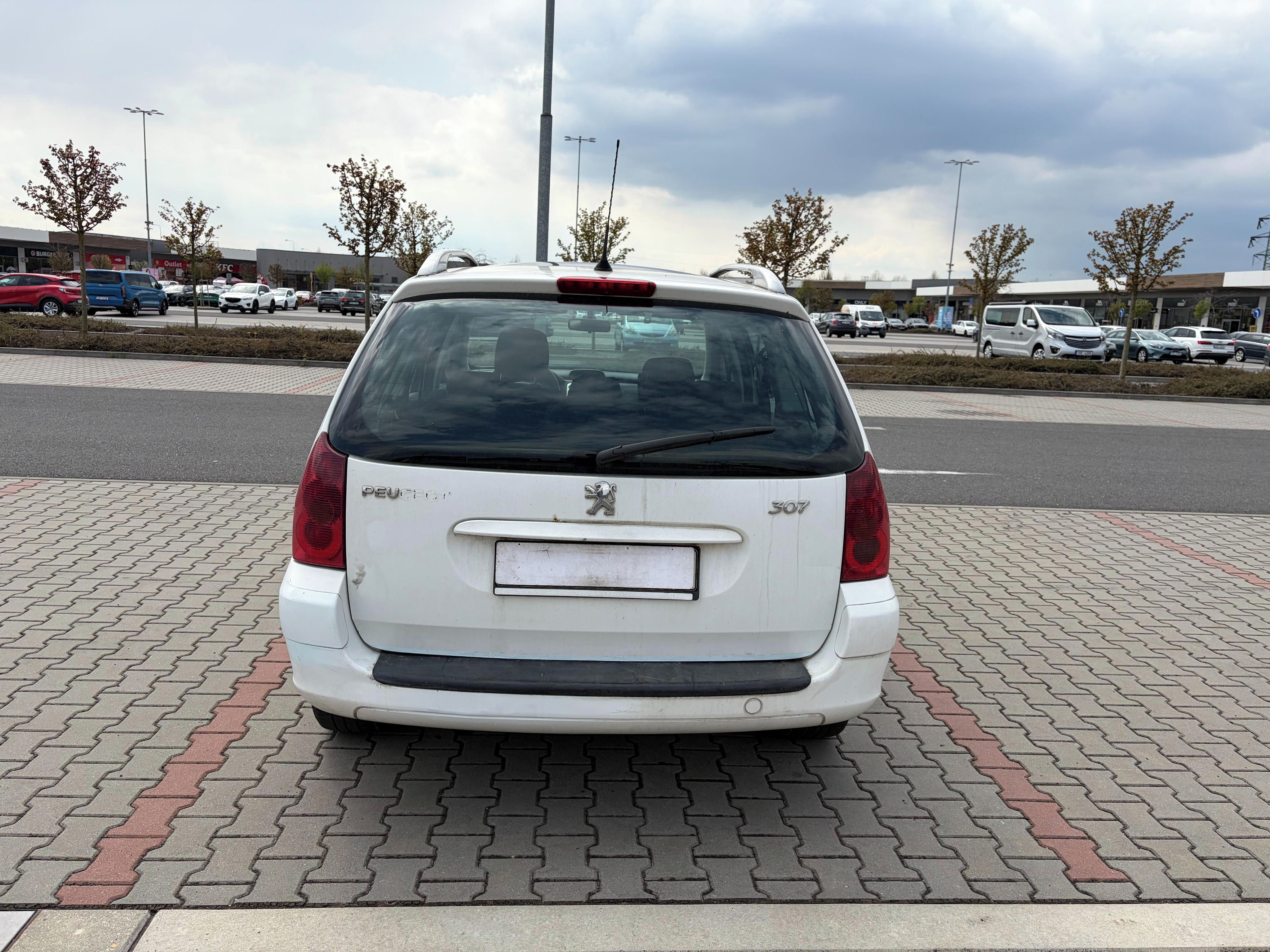 Peugeot 307, 1.6 HDi klima panorama 7 MÍST - fotka 4