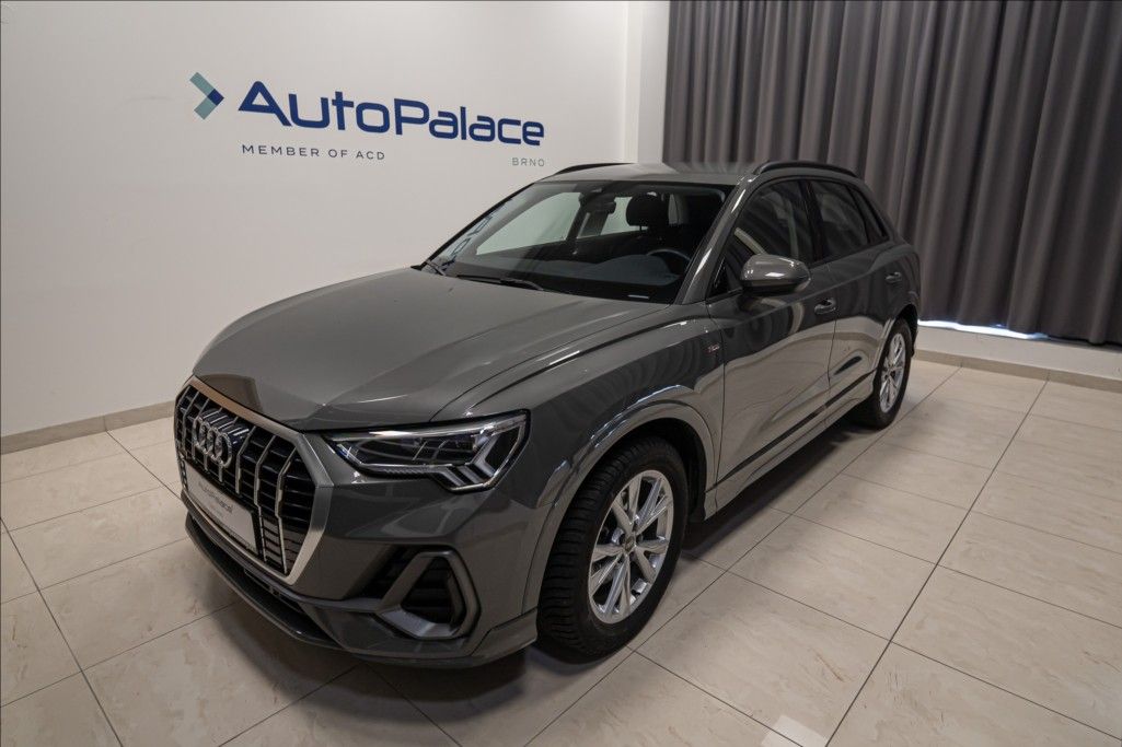 Audi Q3, 1,5 35 TFSI S-LINE NAVI VÝHŘEV