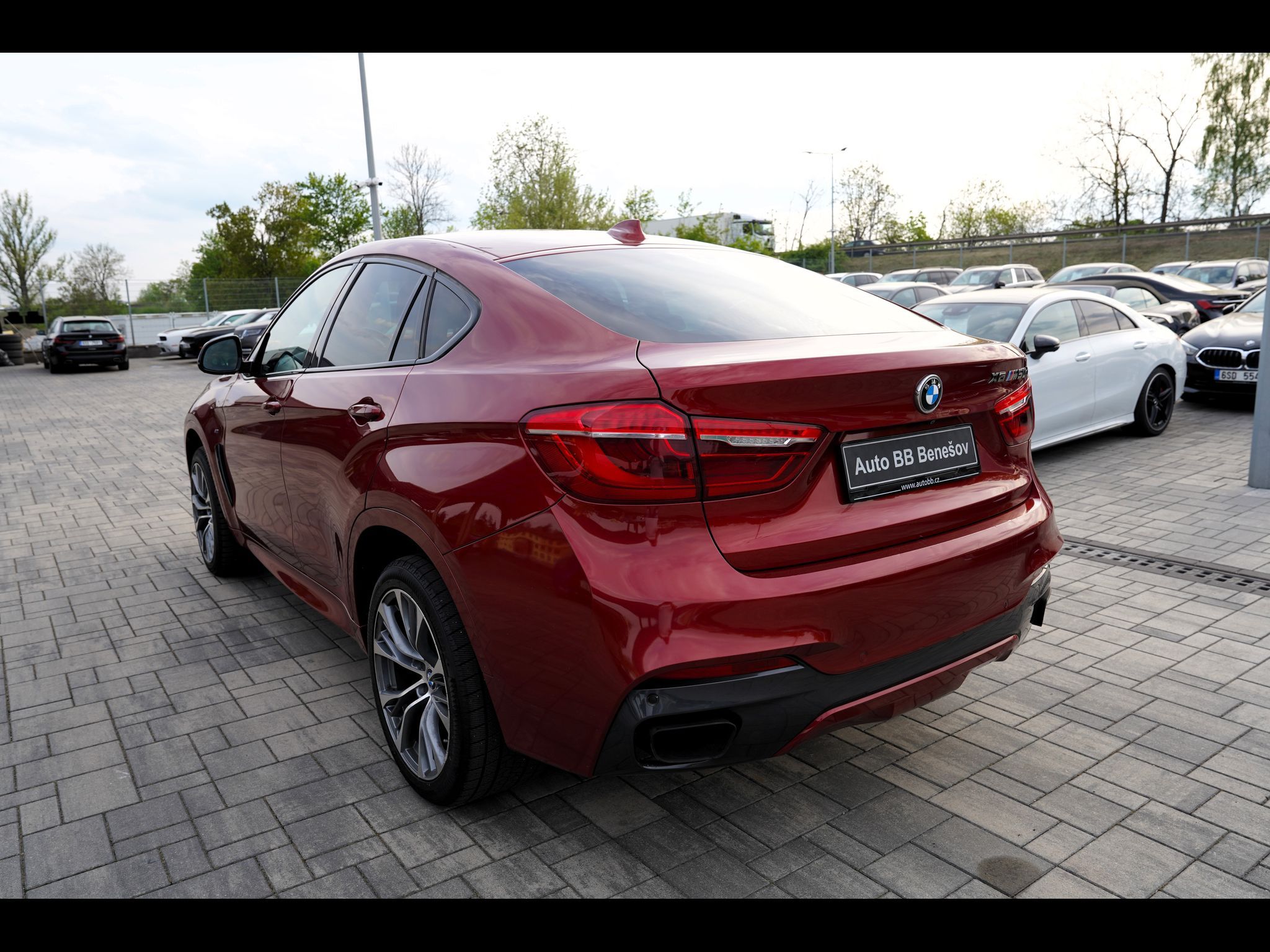 BMW X6, M50d xDrive/280 KW/HUD/20"/ČR - fotka 4