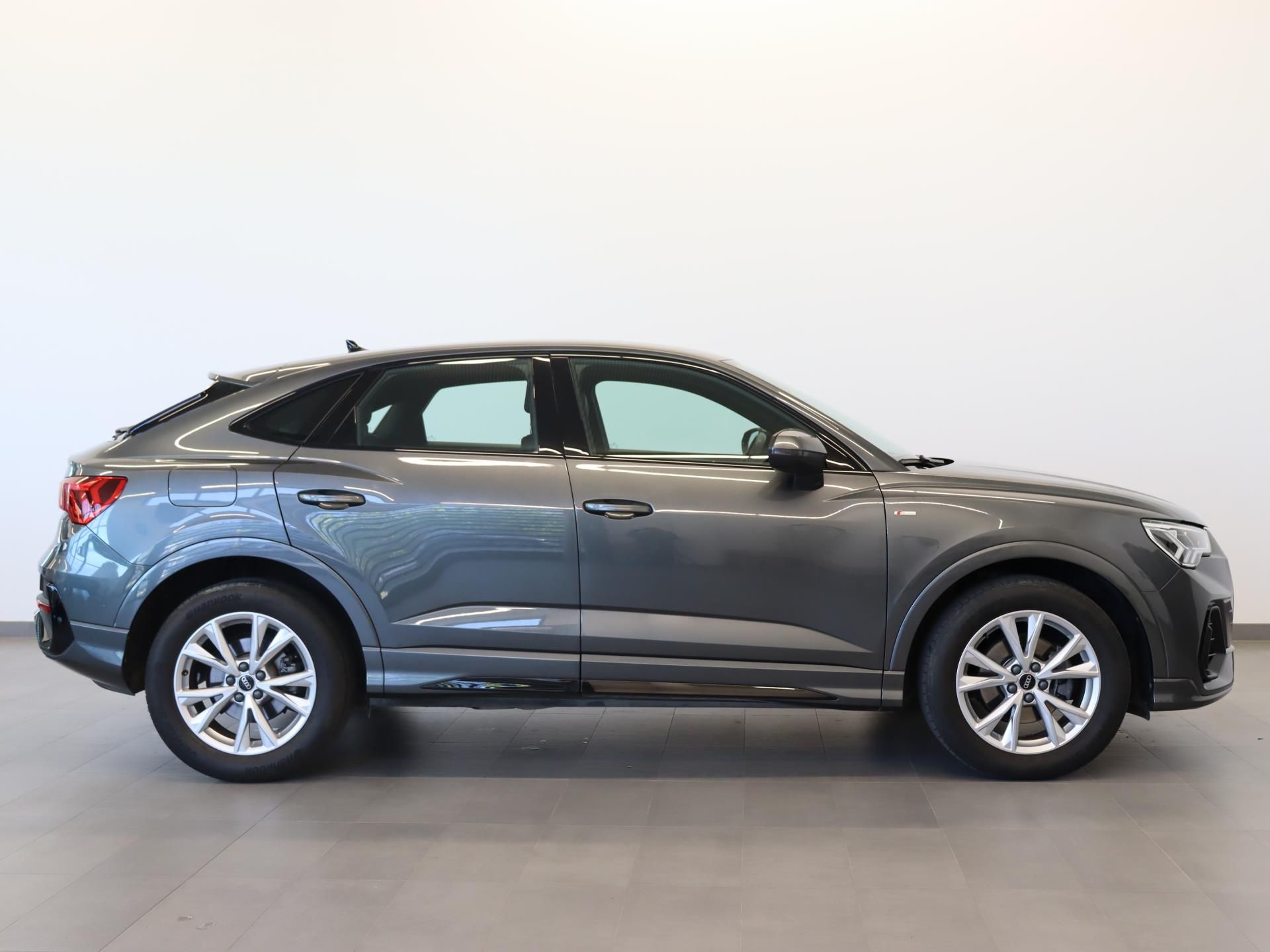 Audi Q3, S line 35 TFSI 110 KW - fotka 3