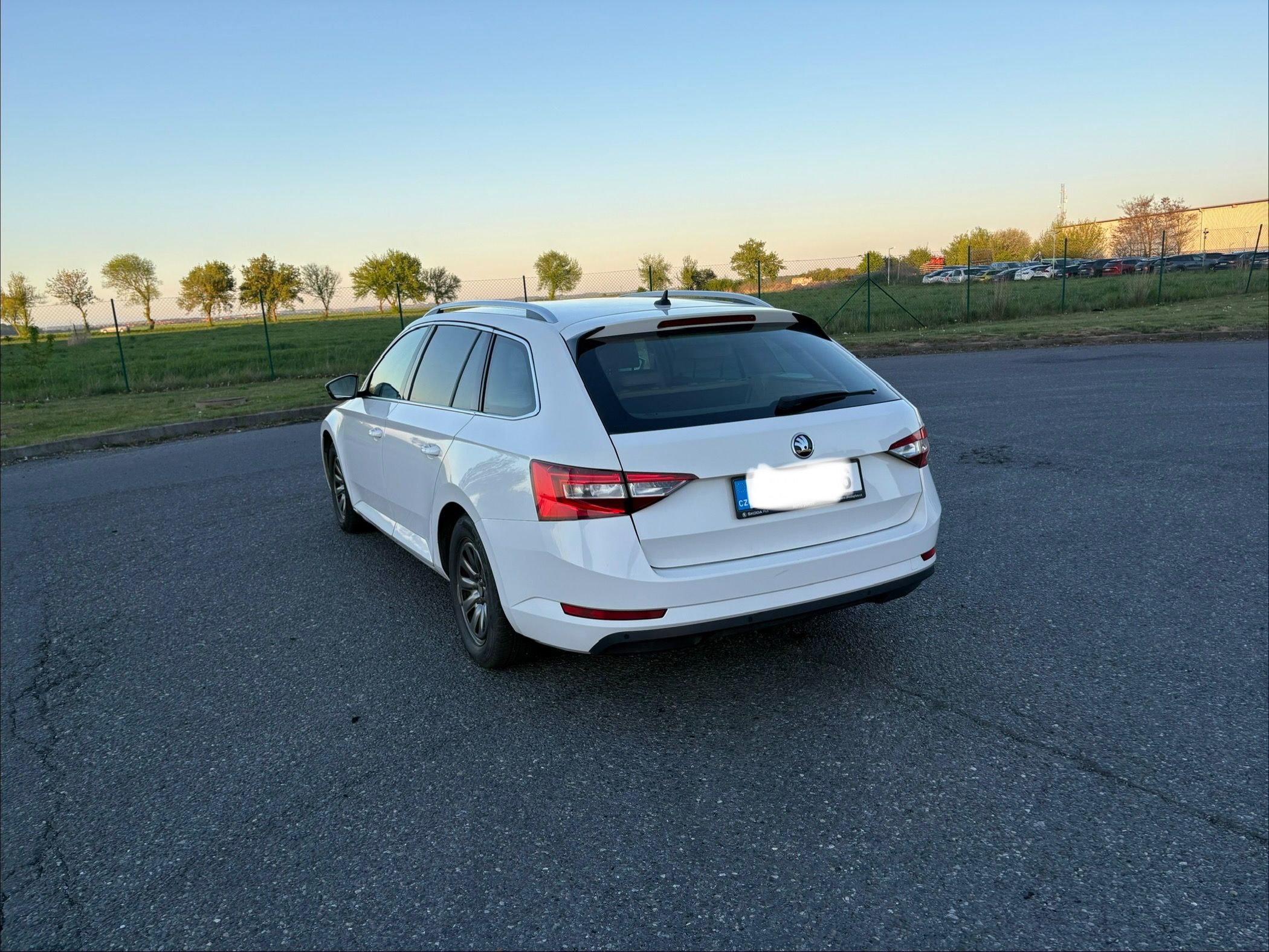 Škoda Superb, 110kW, DSG, Canton - fotka 4
