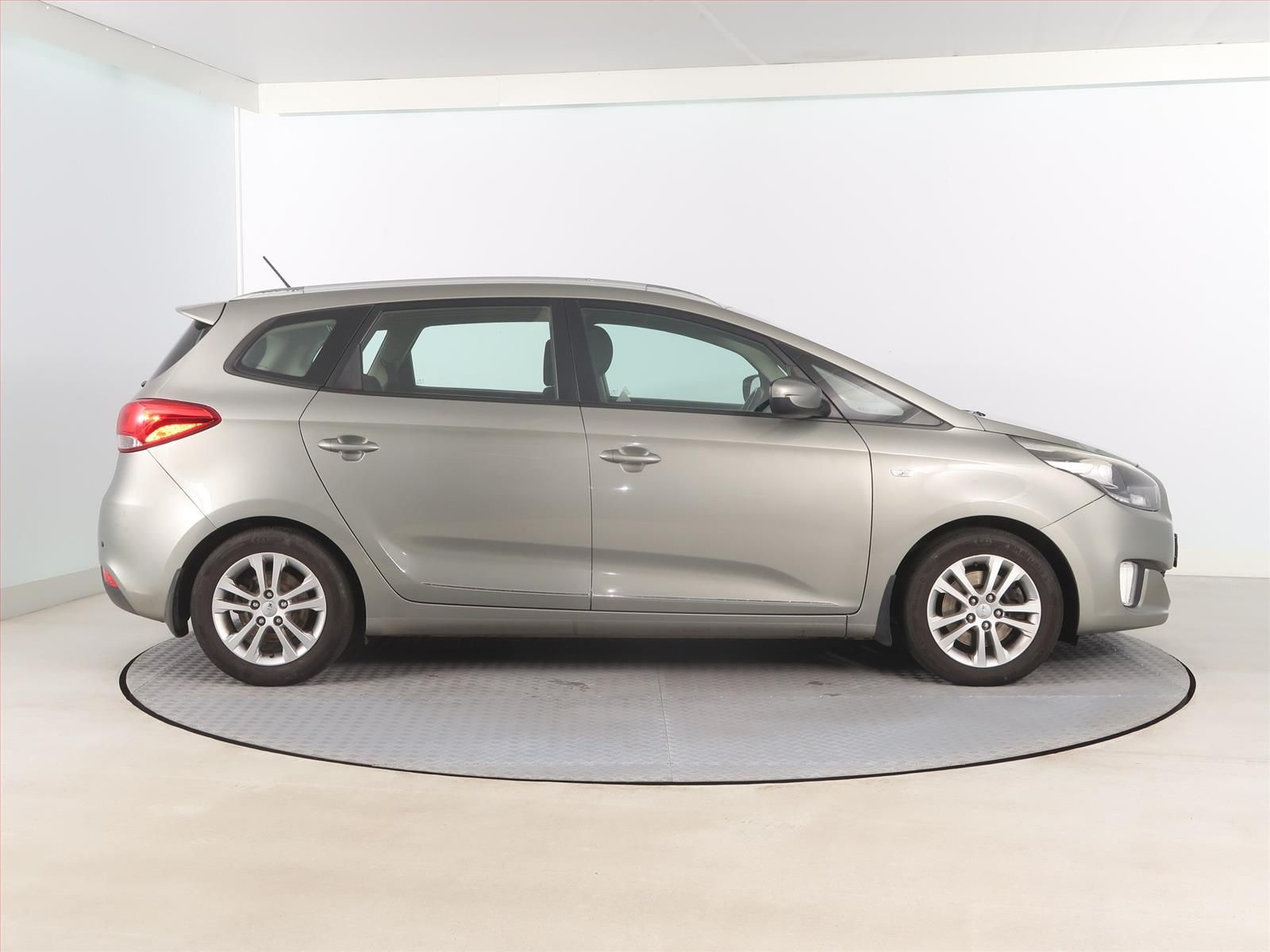 Kia Carens, 1.7 CRDi, Tempomat - fotka 6