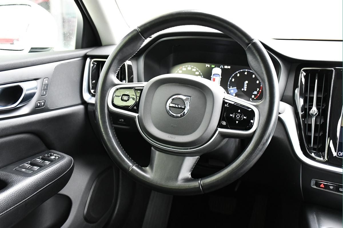 Volvo S60, T4 INSCRIPTION VIRTUAL 1M ČR - fotka 6