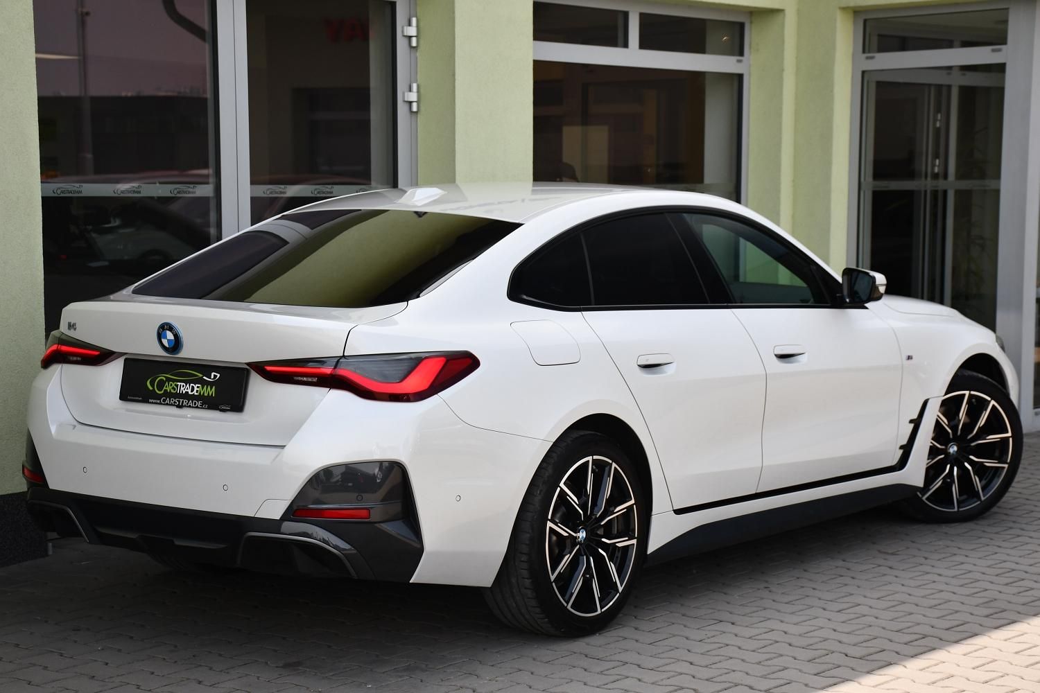 BMW i4, eDrive40 M-SPORT - fotka 4