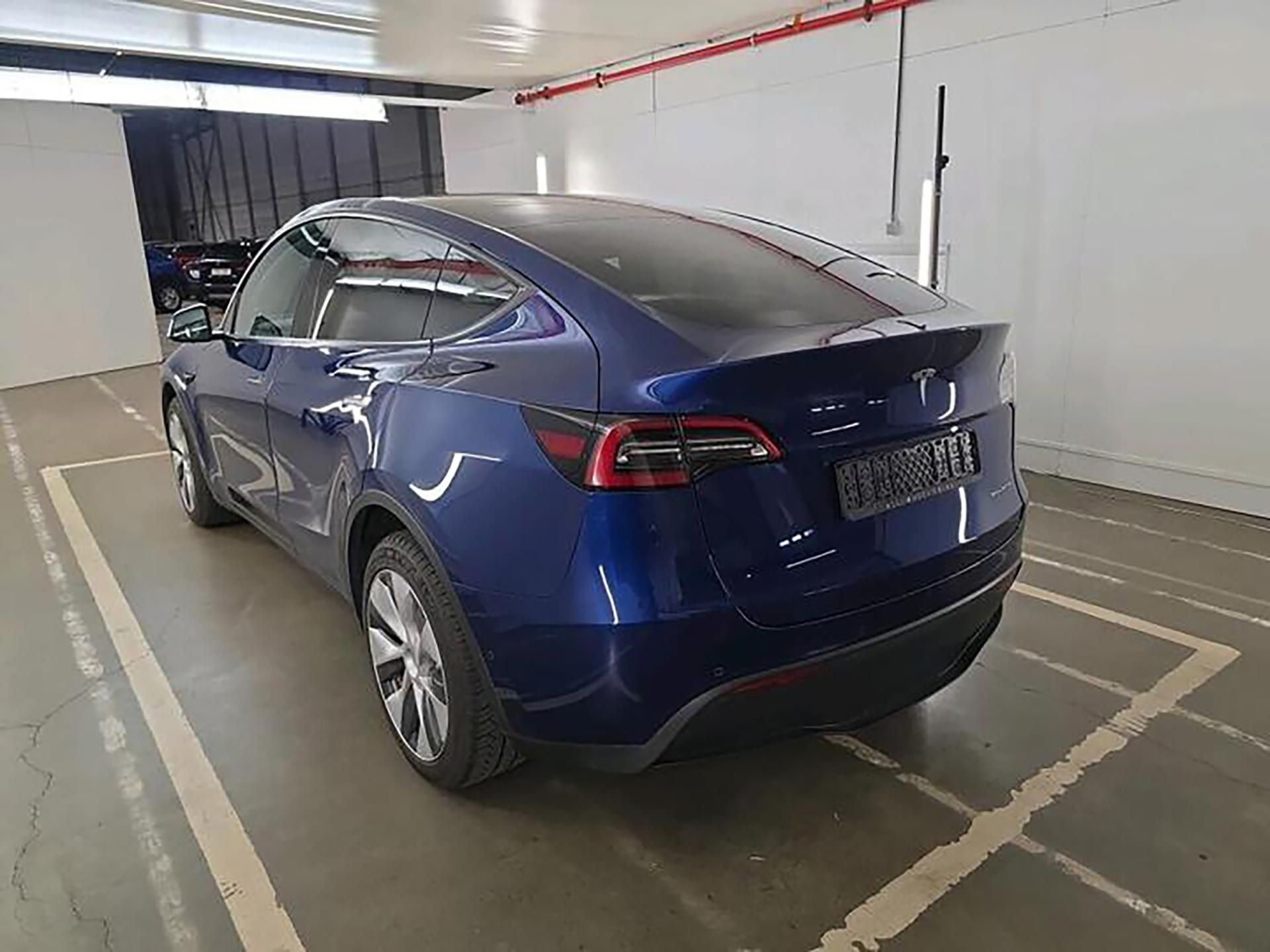 Tesla Model Y, Long Range AWD - fotka 2