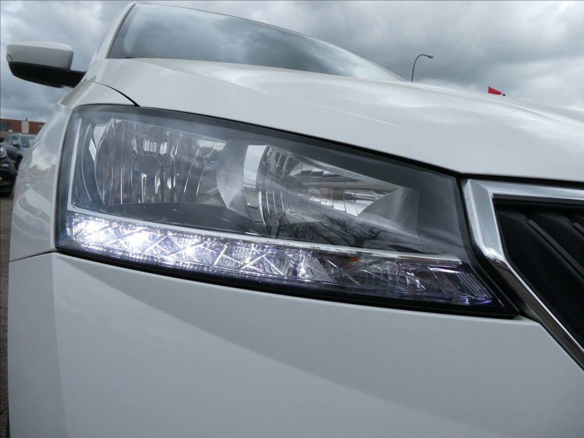 Škoda Fabia, 1,0 TSi 81kW 2x kola, serviska - fotka 5