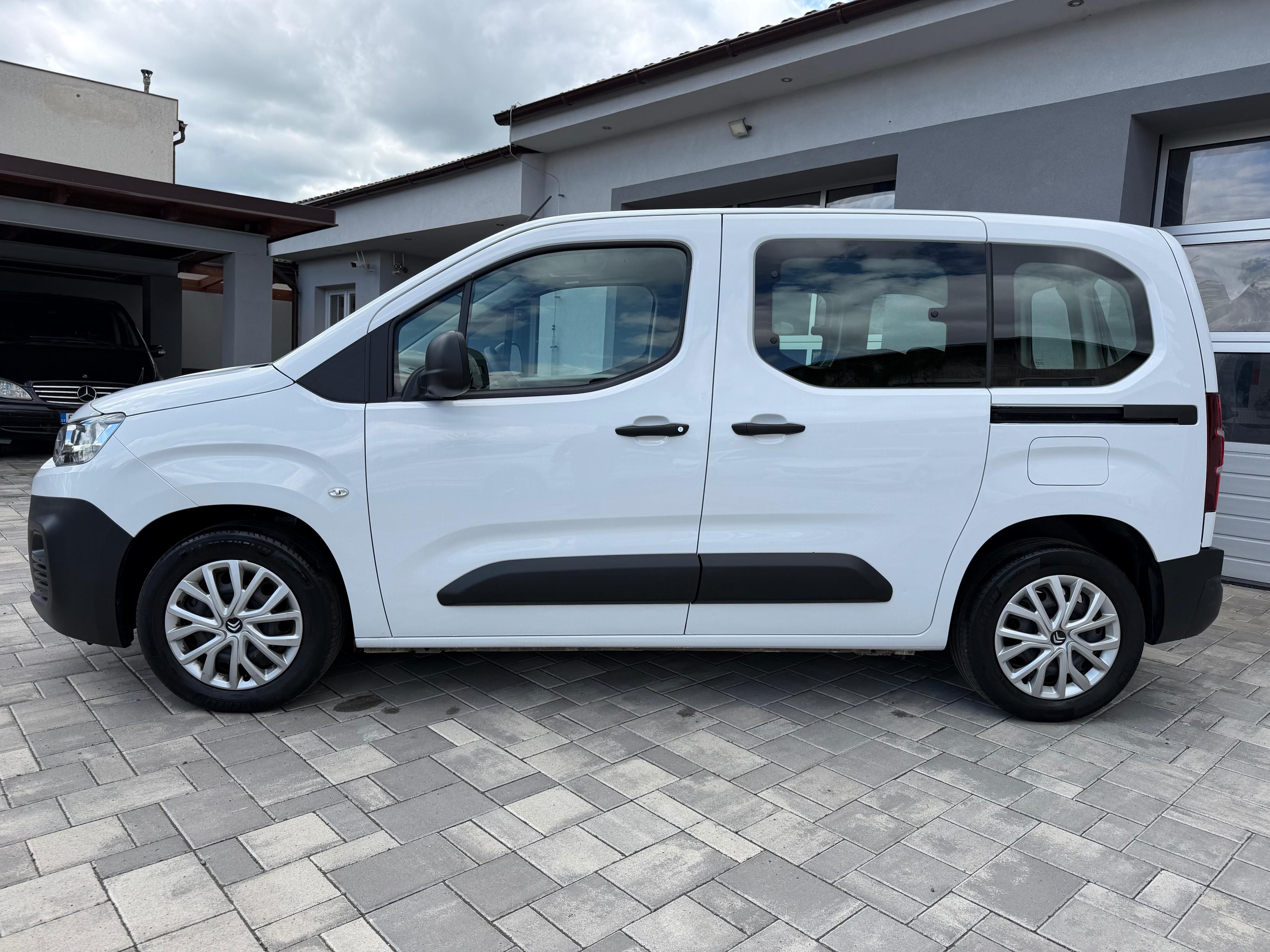 Citroën Berlingo, 1.2 PT 110 LIVE PACK 1.maj ČR - fotka 5