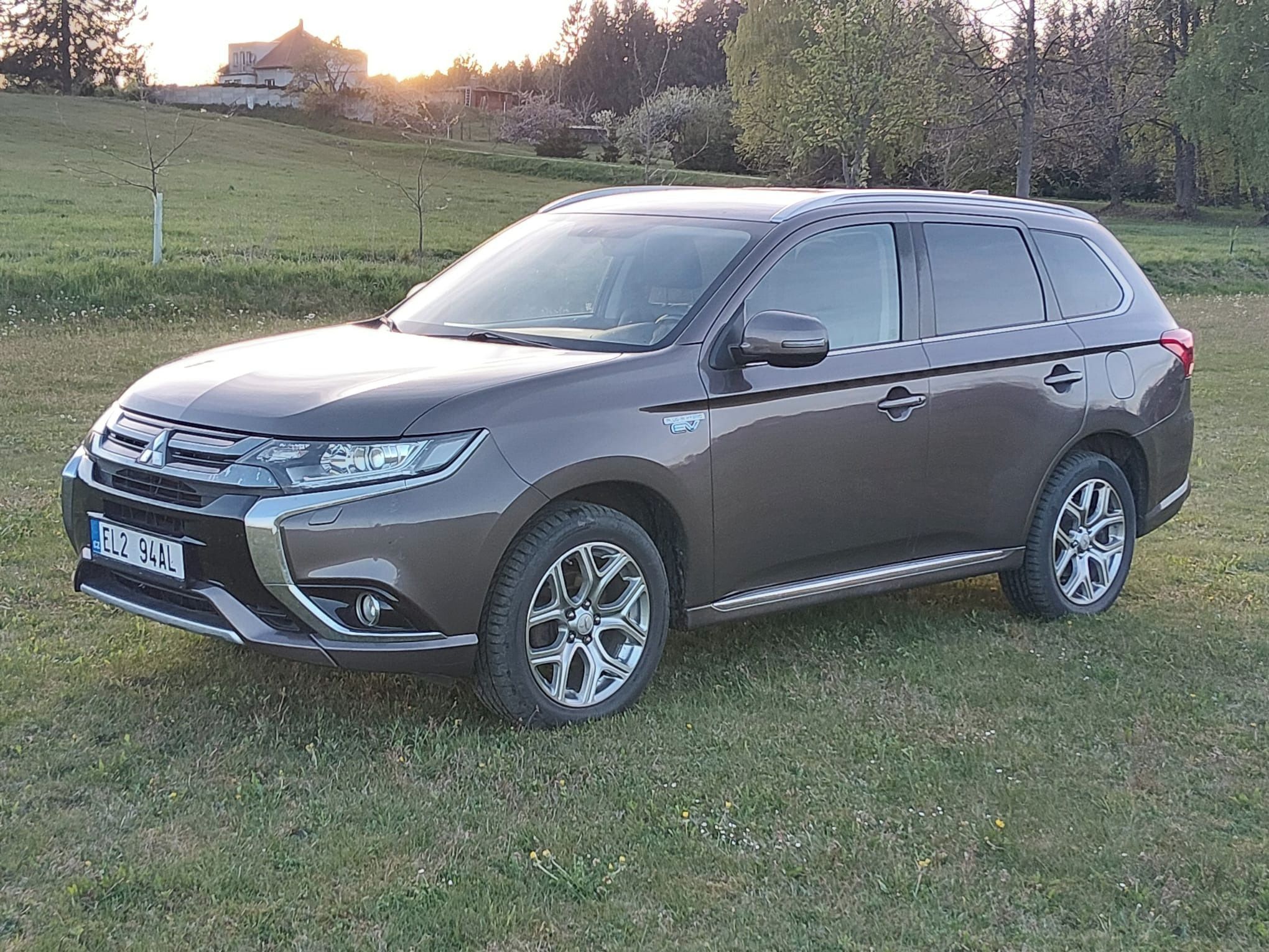 Mitsubishi Outlander, PLUG-IN hybrid 2,4 PHEV - fotka 5