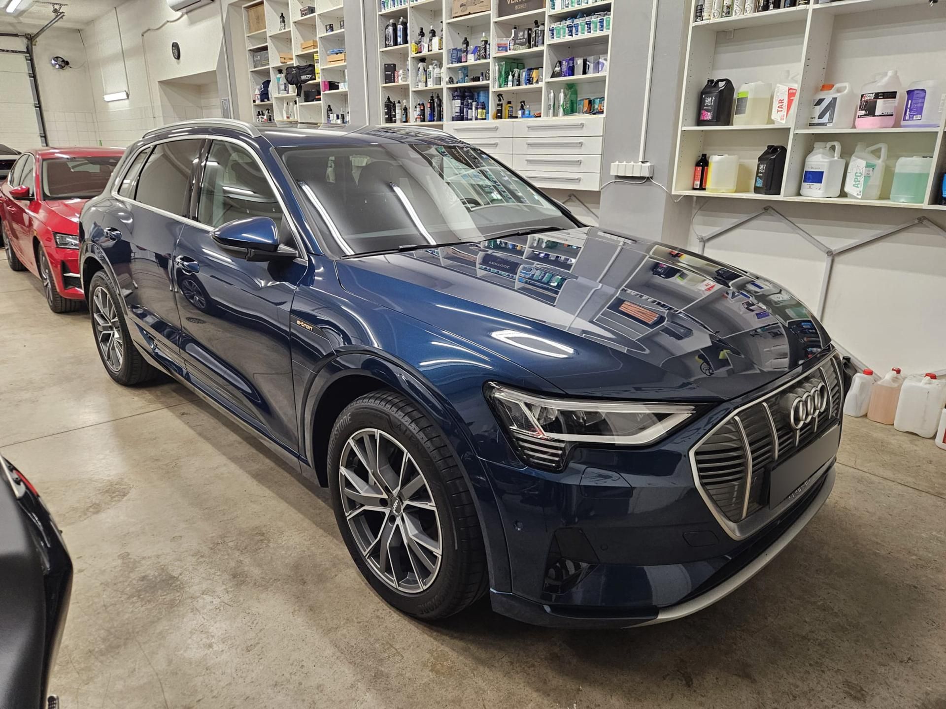 Audi e-tron, Vzduchový podvozek, Tažné