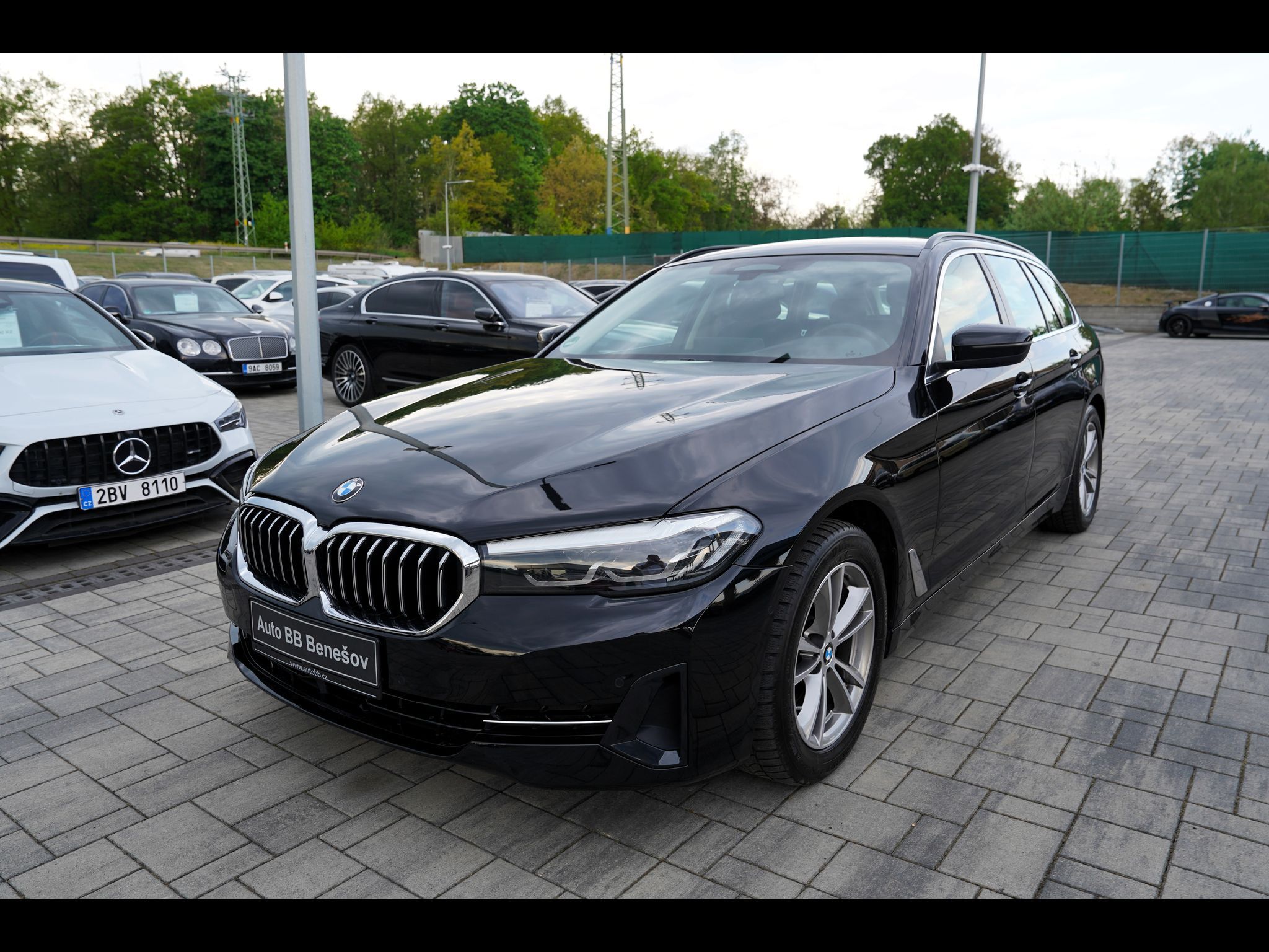 BMW Řada 5, 520d AT/190 PS/1.maj/tažné/Led - fotka 2