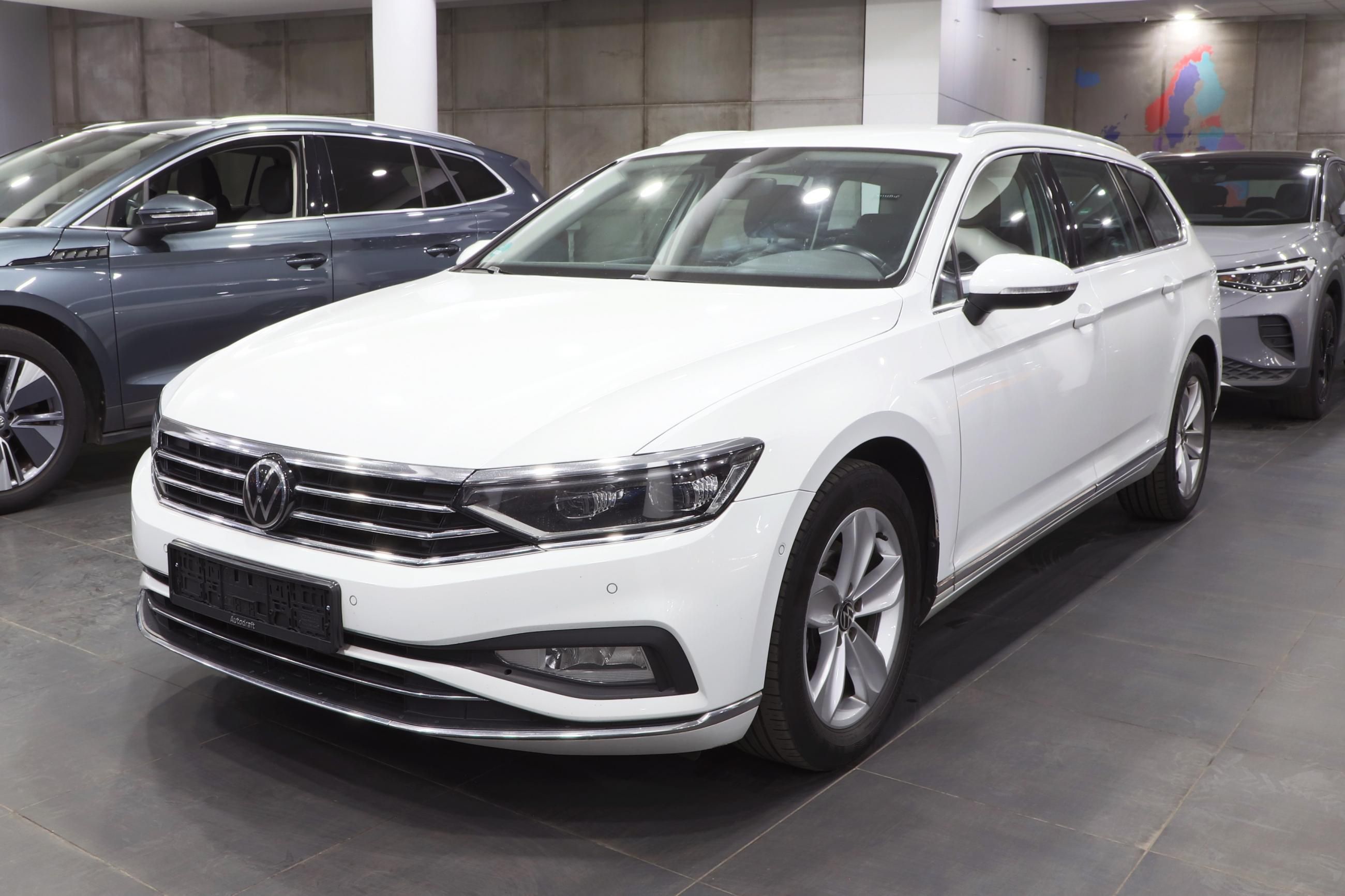 Volkswagen Passat Variant, Elegance 2.0 TDI 147kW DSG - fotka 2