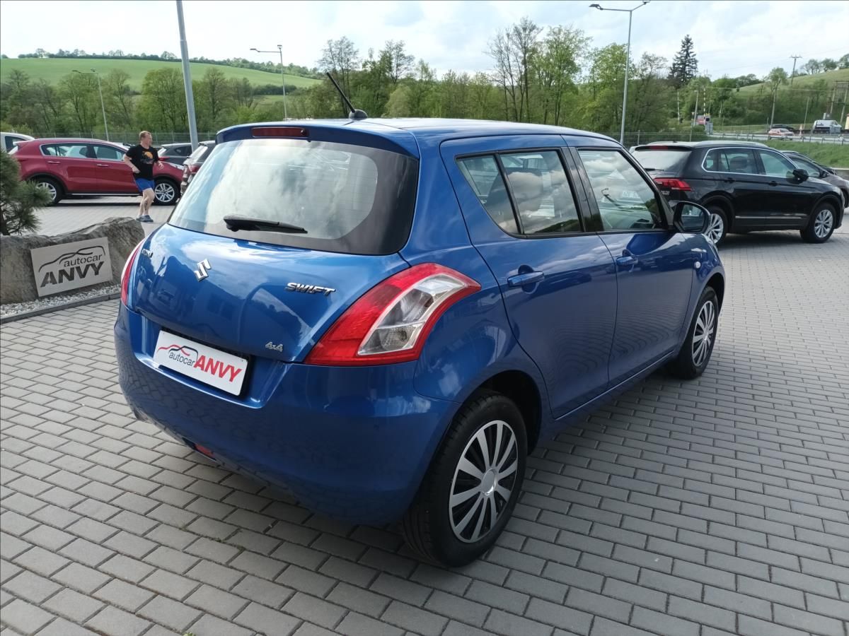 Suzuki Swift, 1,2 i,4x4,VÝHŘEV,SERVIS,KOLA, - fotka 5