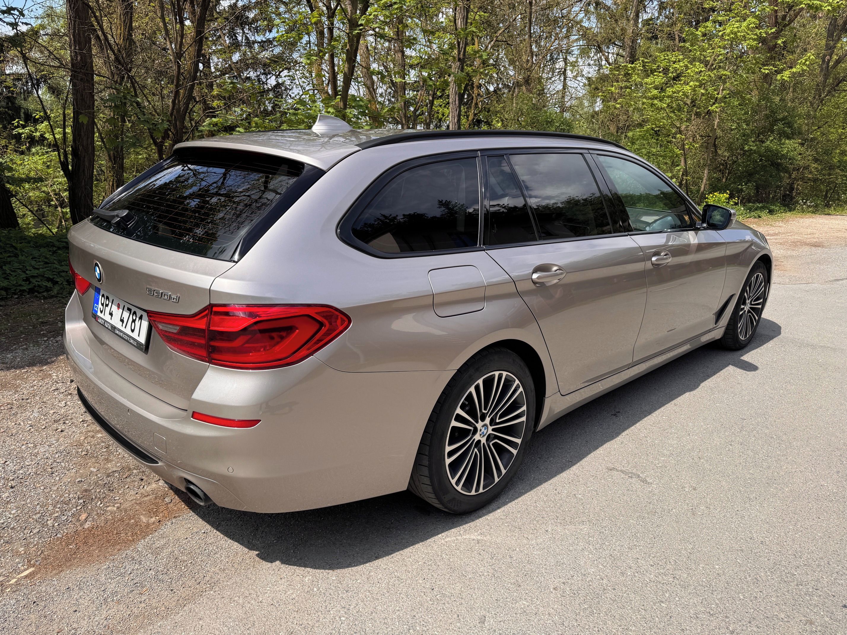 BMW Řada 5, 530d Sport Line - Po servisu - fotka 5