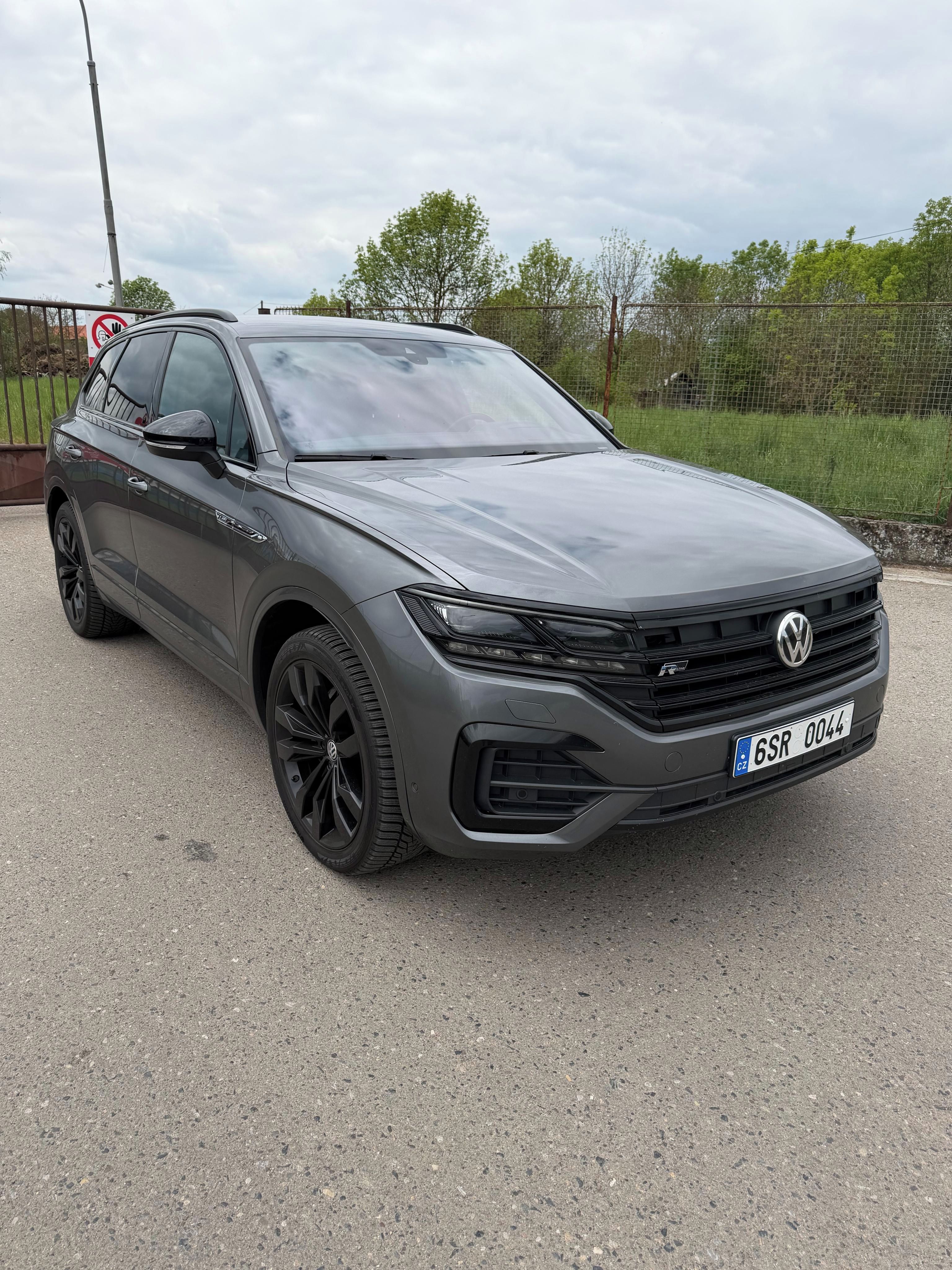 Volkswagen Touareg, VW TOUAREG 3,0 TDI R-LINE - fotka 2