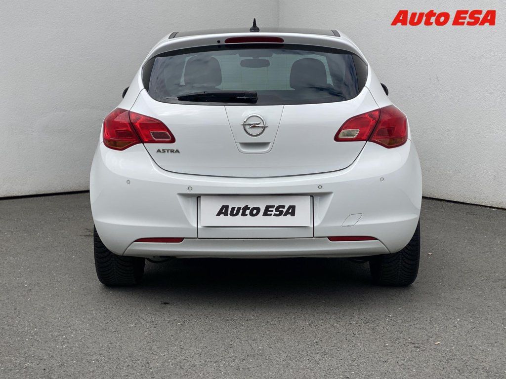 Opel Astra, 1.4 Turbo - fotka 5
