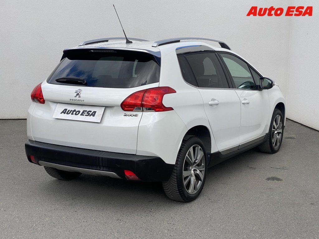 Peugeot 2008, 1.6,navi - fotka 4