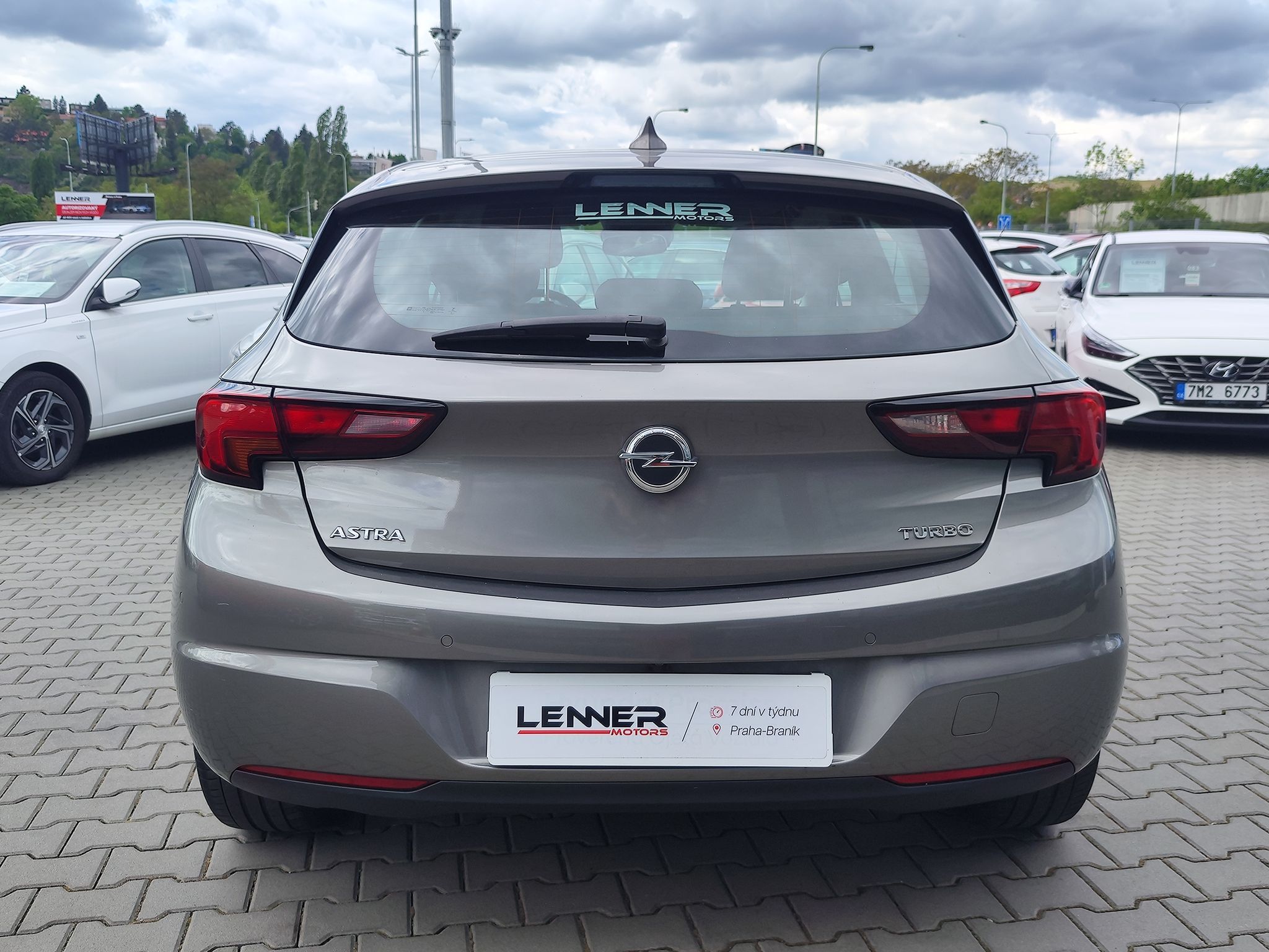 Opel Astra, 1.2 Turbo/92kW Dynamic - fotka 6