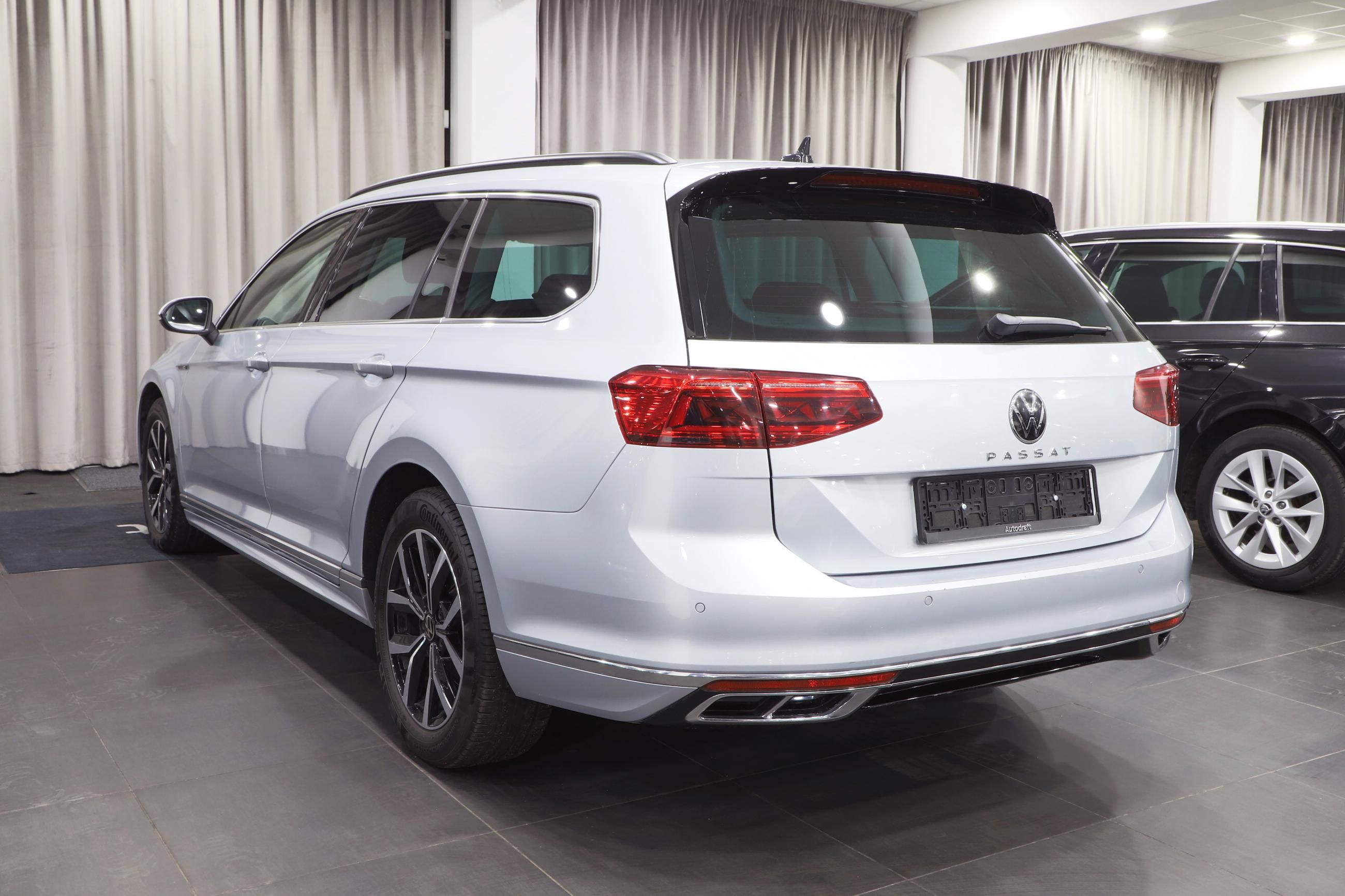 Volkswagen Passat Variant, 2.0 TDI 147kW DSG R-Line - fotka 4