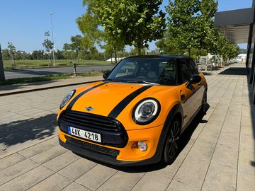 F56, plná výbava + 2 sady pneu