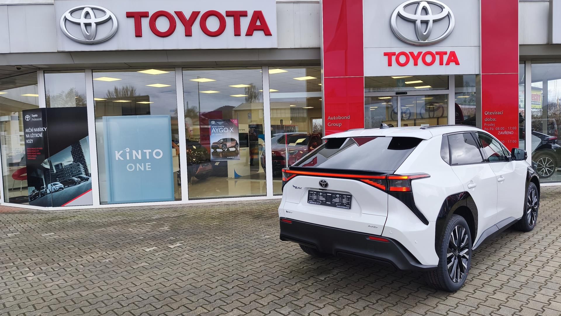 Toyota bZ4X, BEV 4X4 - EXECUTIVE - fotka 4