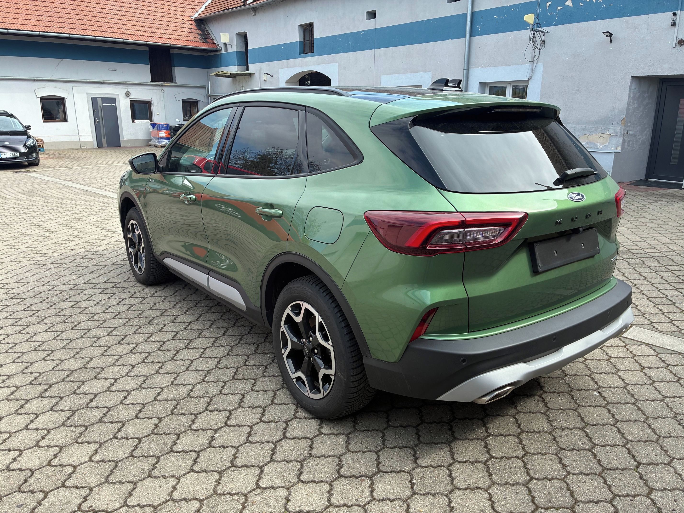Ford Kuga, Active 4x4 Panorama - fotka 2