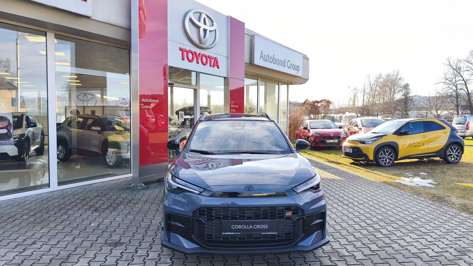 Toyota Corolla Cross, 2.0 HEV 4X4 - GR SPORT VIP - fotka 2