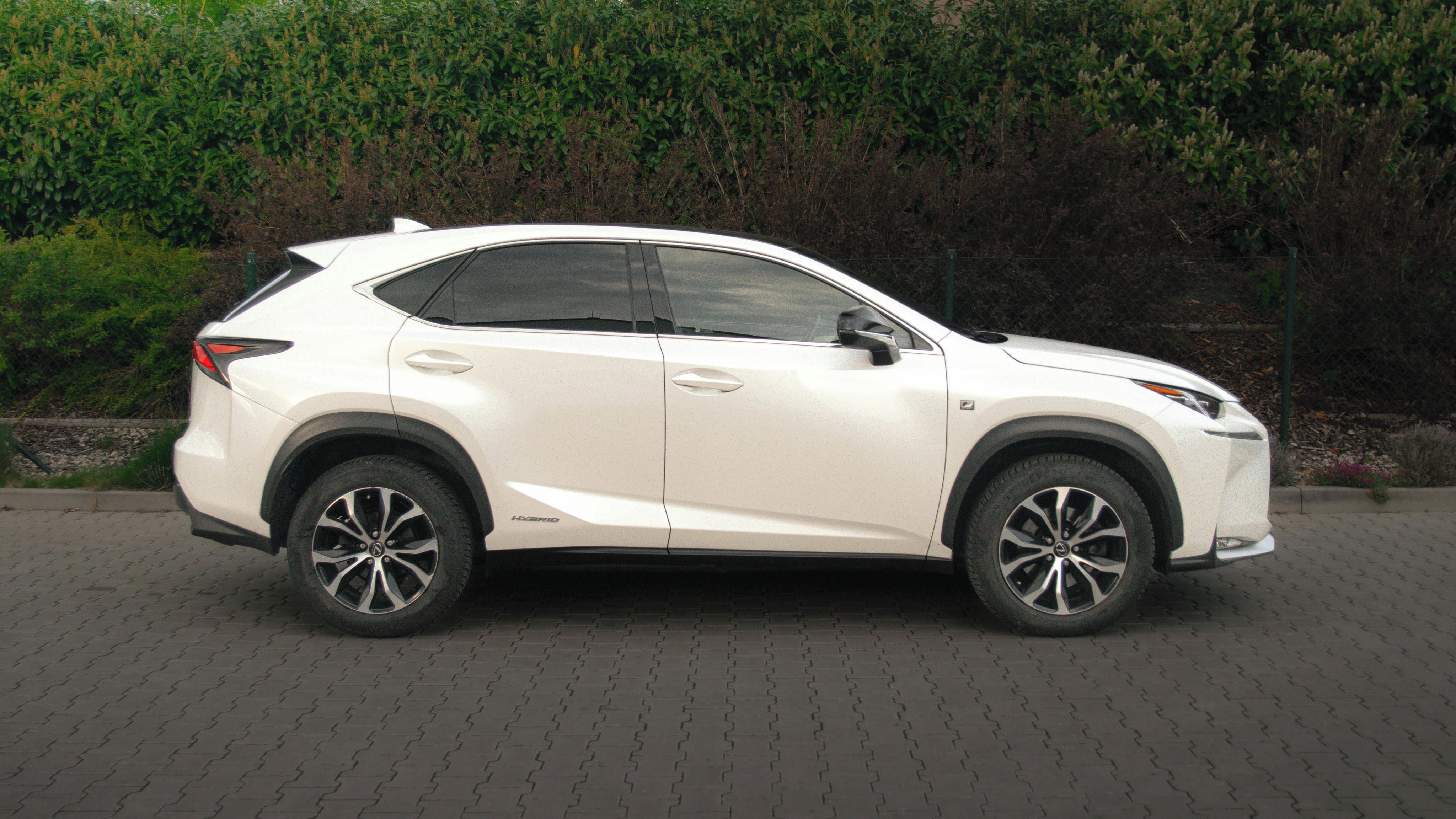 Lexus NX 300h, F SPORT 2,5/114kW 4x4 Panorama - fotka 4