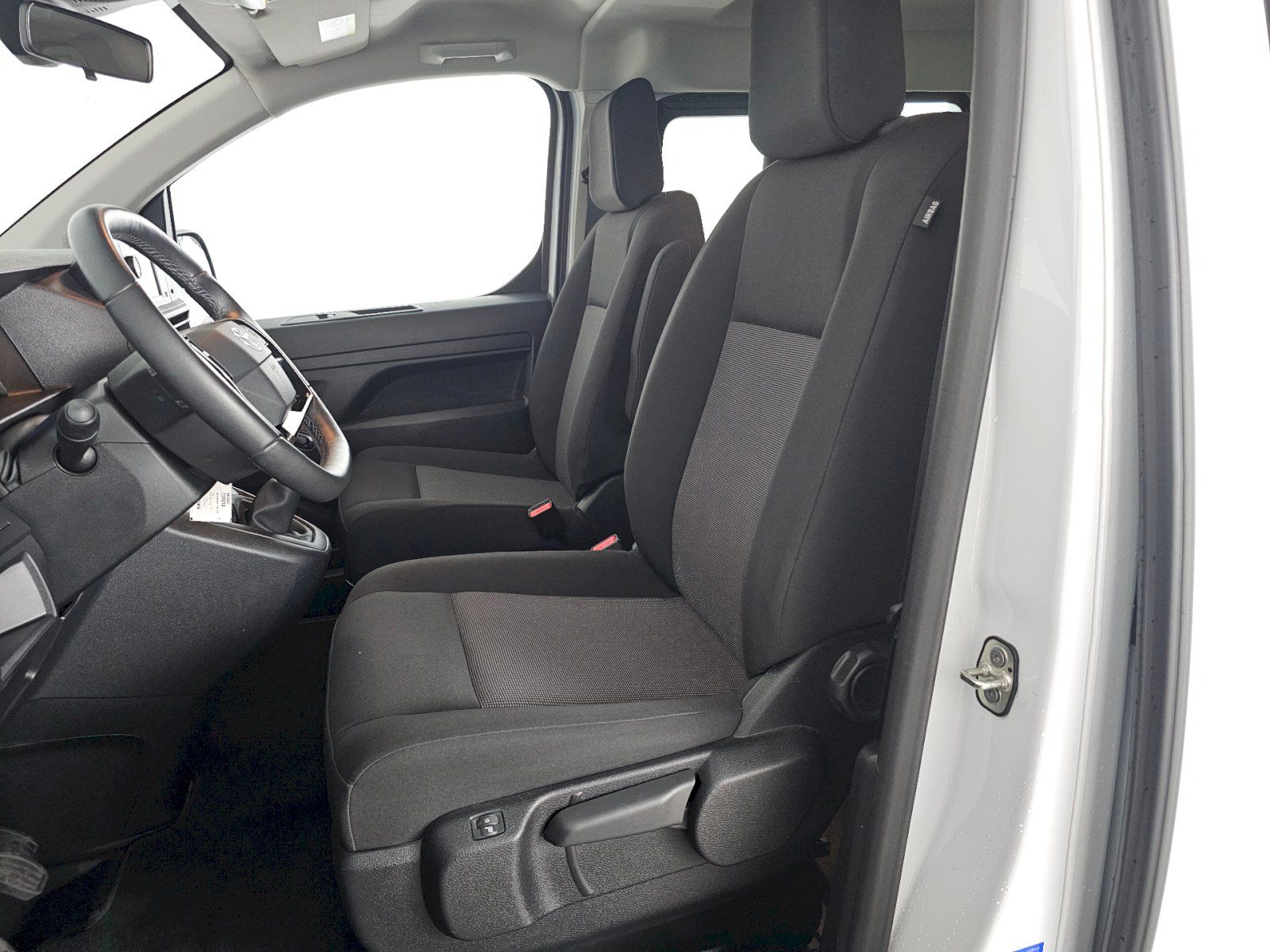 Toyota Proace Verso, 2.0D 140k L2 Combi 8 míst - fotka 6