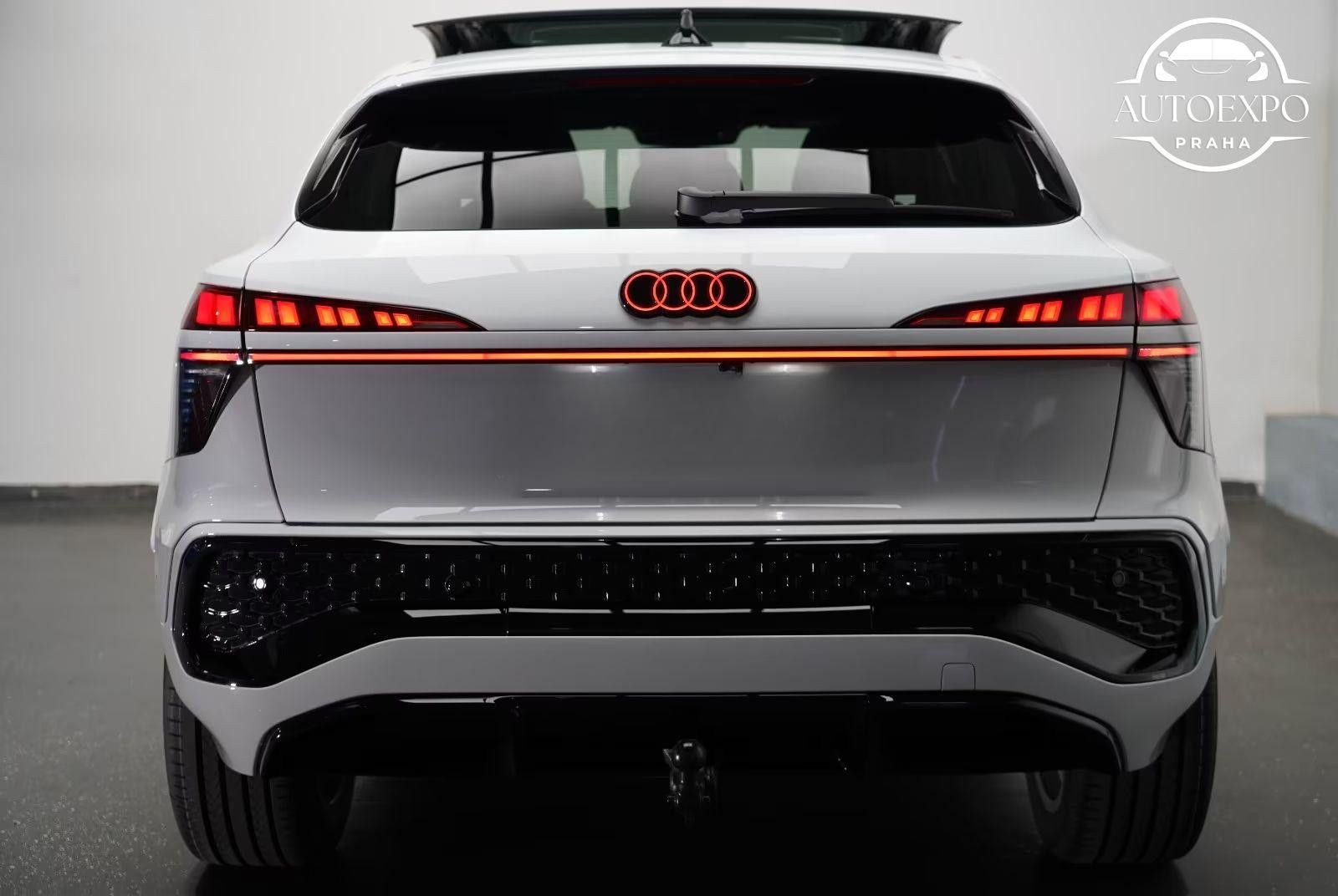 Audi Q3, Sportback TDI S LINE - fotka 6