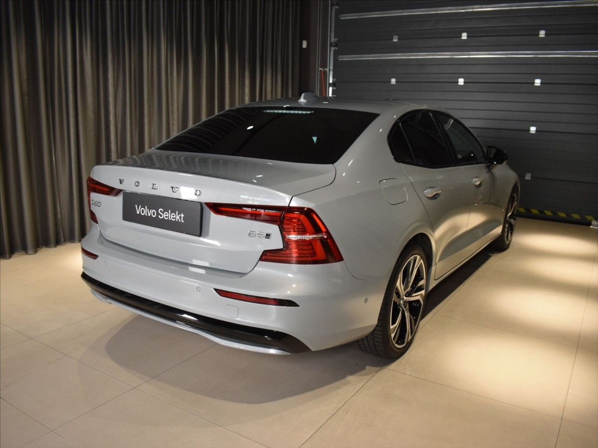 Volvo S60, 2,0 B5 AWD Ultimate Panorama - fotka 4