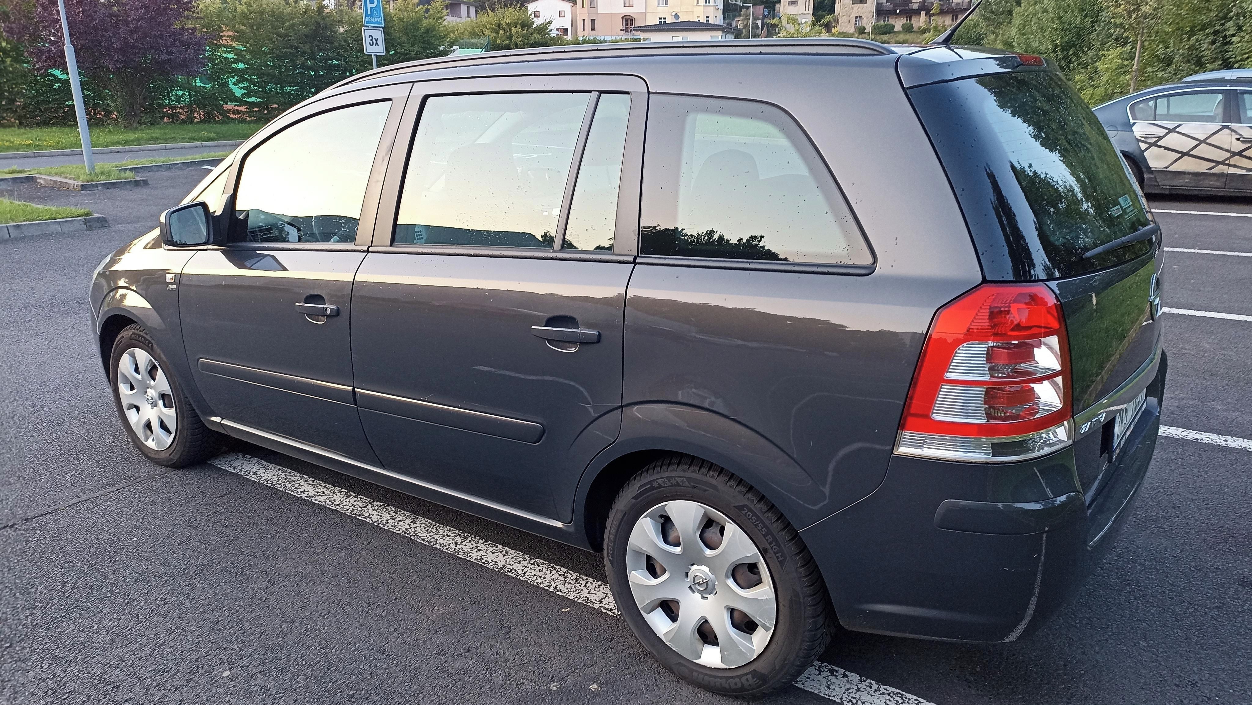 Opel Zafira, 1.majitel, servisováno, 7 míst - fotka 3