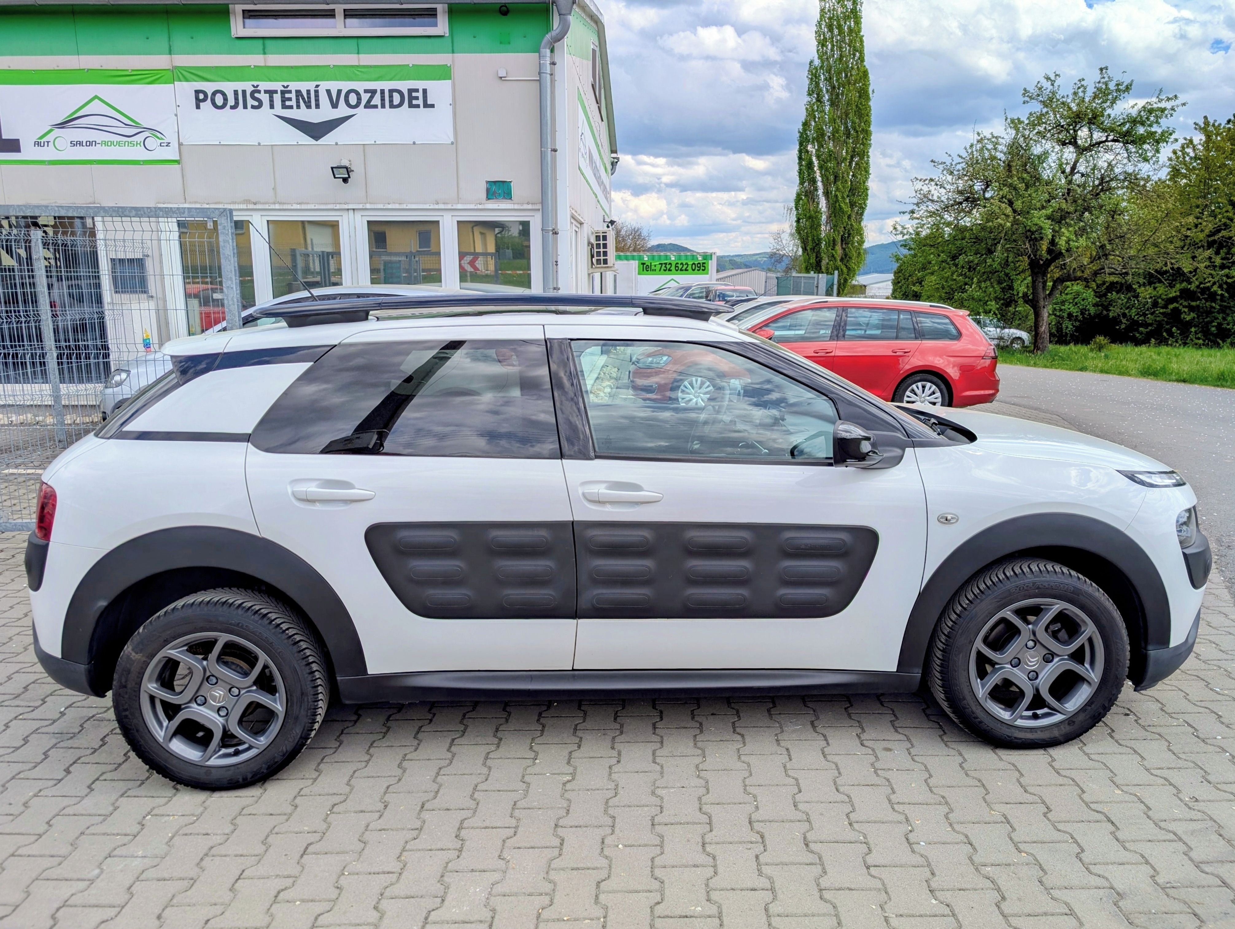 Citroën C4 Cactus, 1.2i 60kW AUTOMAT 84TKM KAMERA - fotka 5