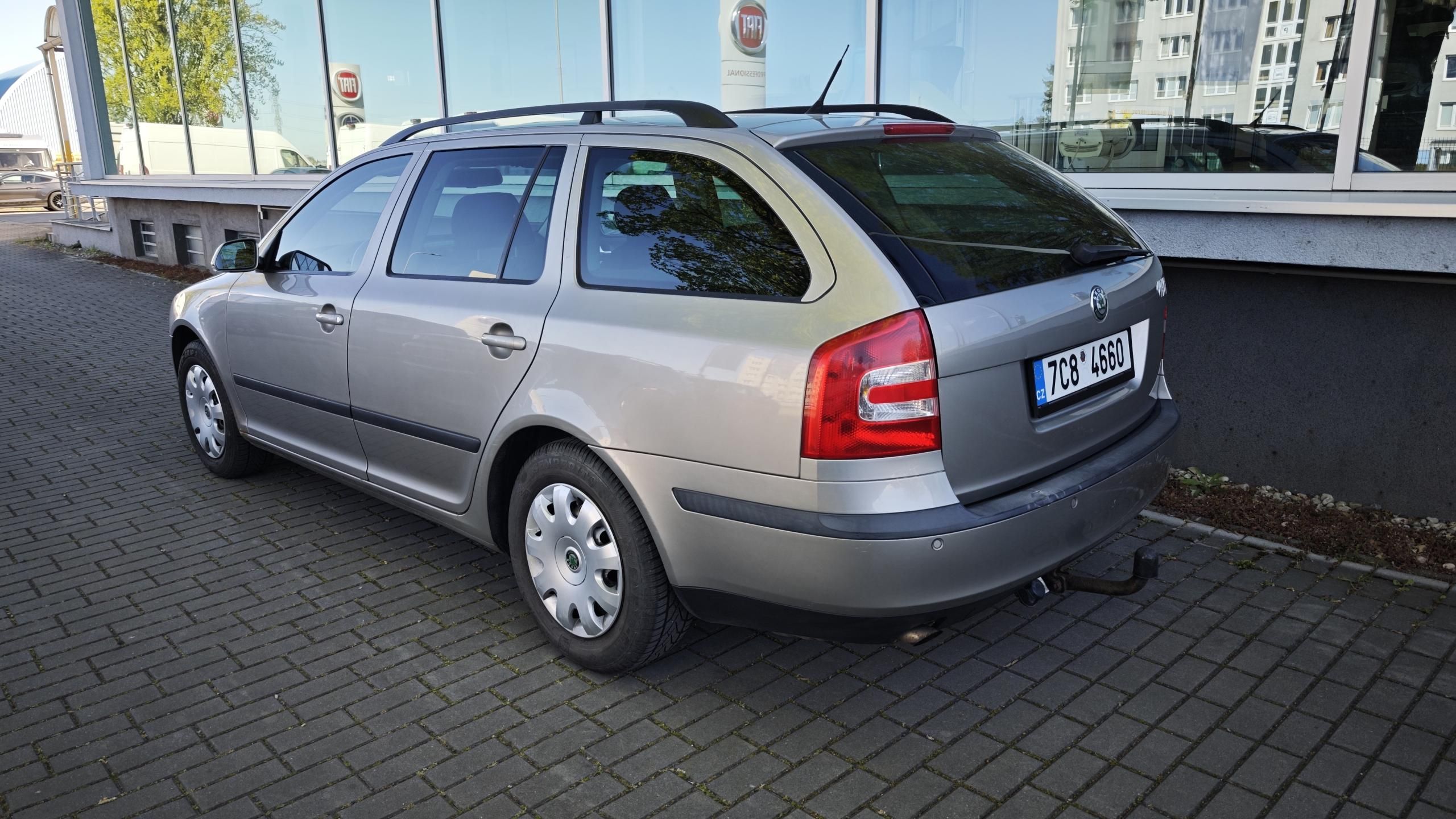 Škoda Octavia, 1,6 benzín kombi - fotka 4