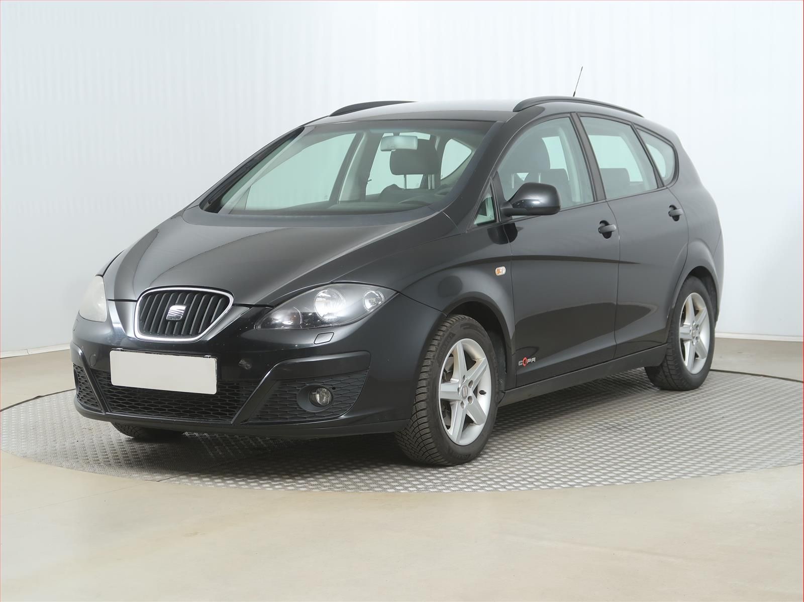 Seat Altea, 1.6 TDI, Automatická klima - fotka 2