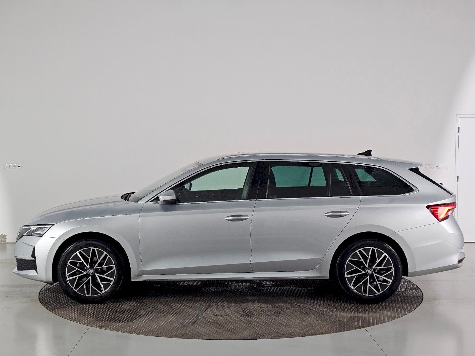Škoda Octavia, COMBI 1,5 TSI DSG TOP SELECTIO - fotka 3