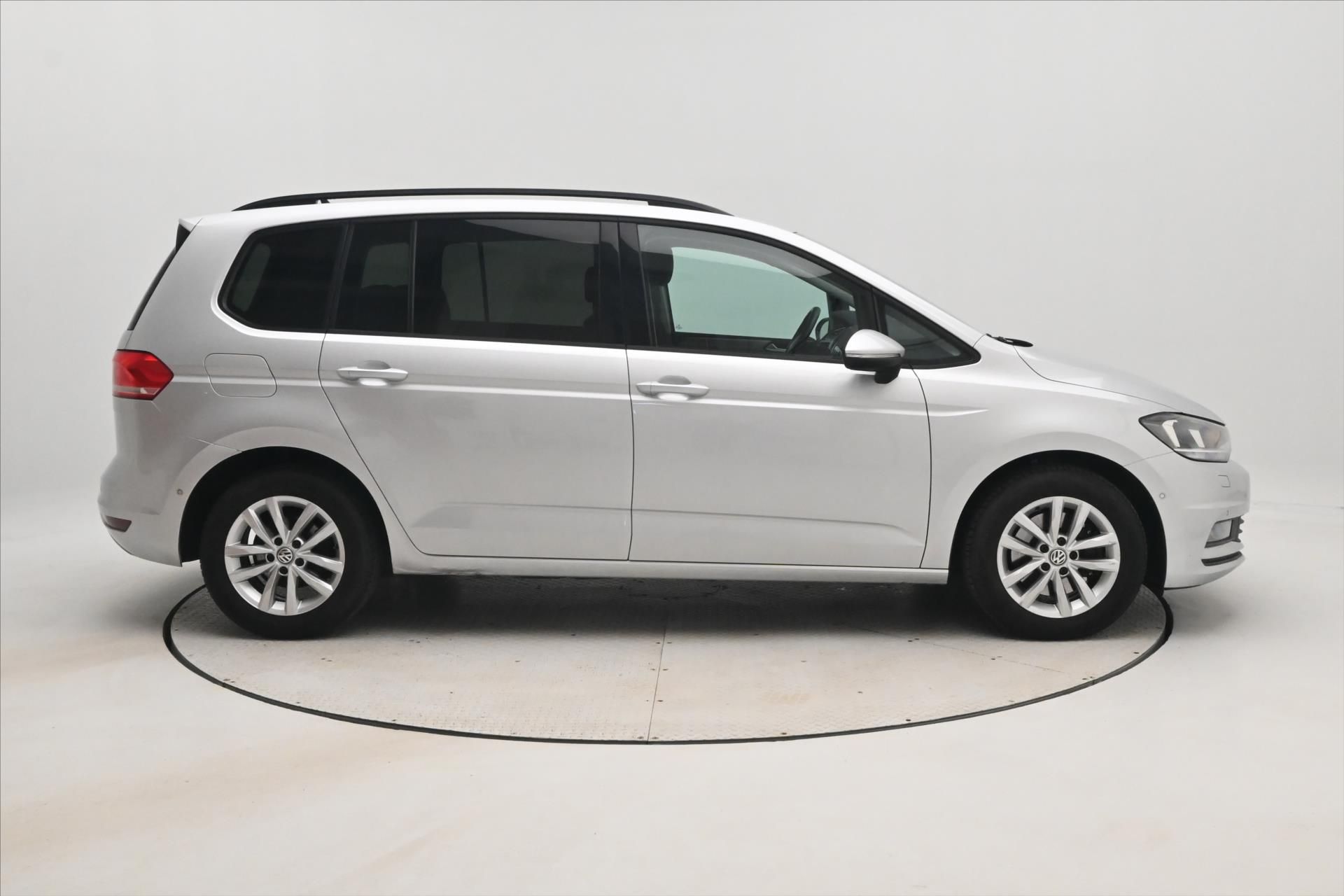 Volkswagen Touran, 1,6 TDI 85kW Navi Senzory - fotka 4