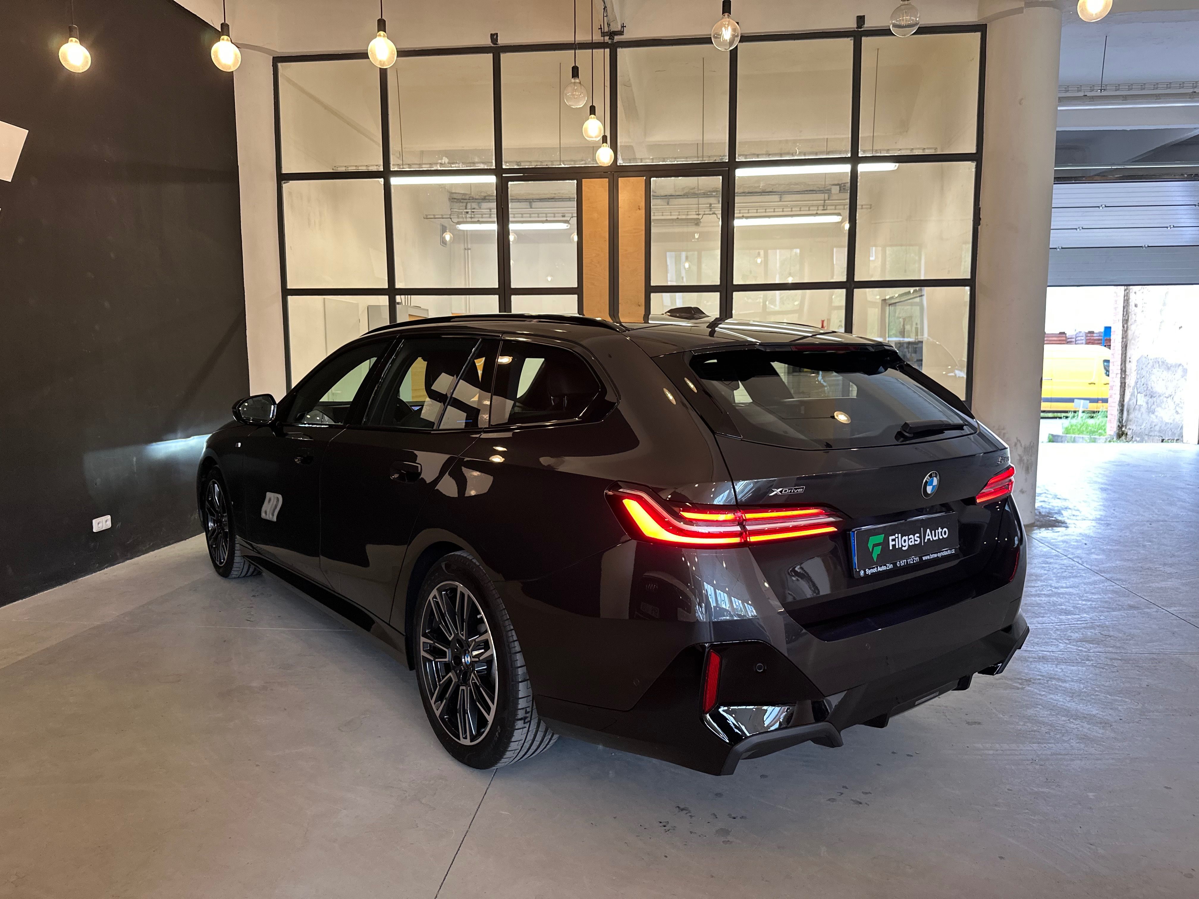 BMW Řada 5, 520D XDRIVE M SPORT TOURING - fotka 4
