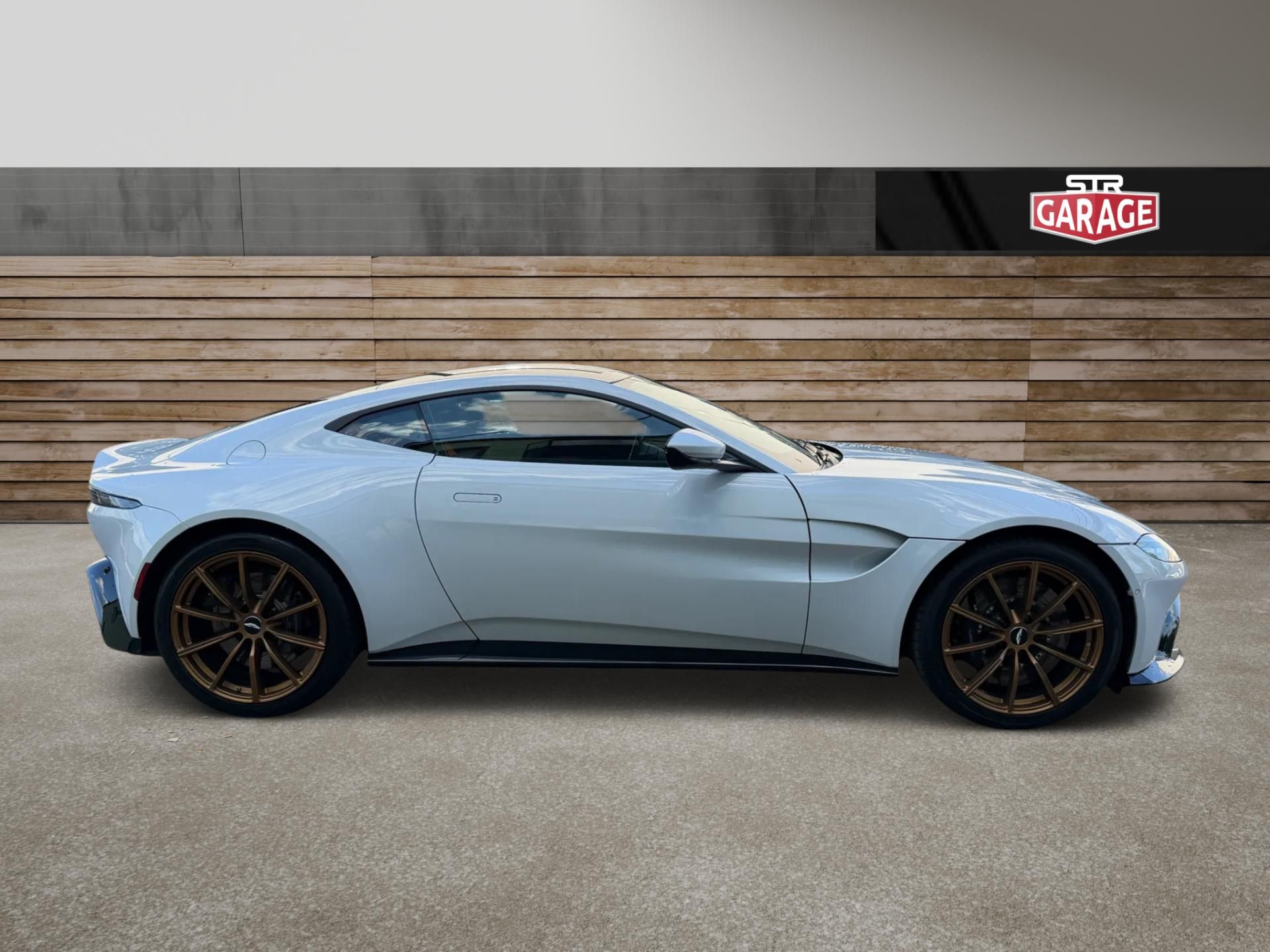 Aston Martin V8 Vantage, STAGE 2 ONE OF ONE - fotka 2