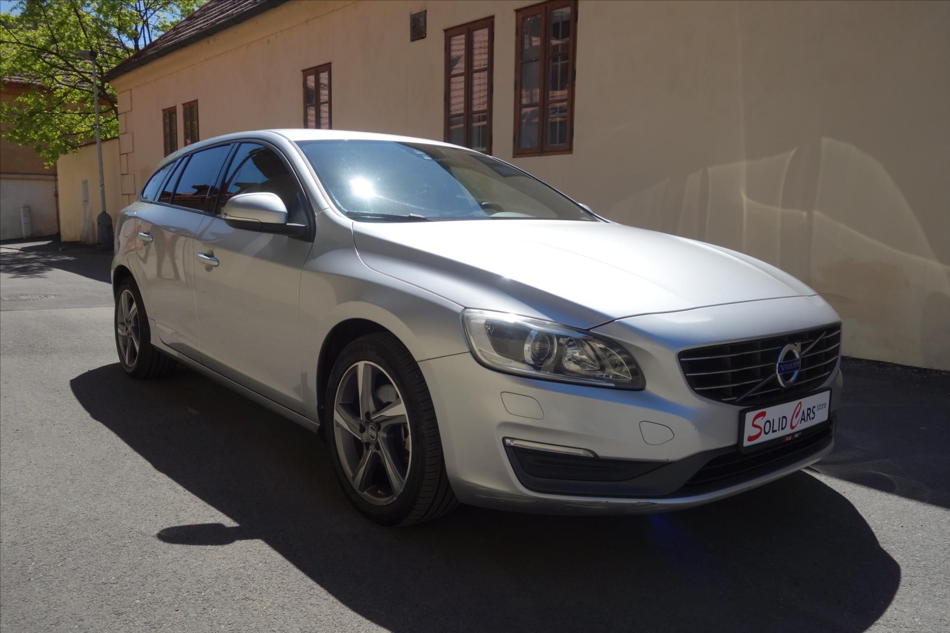 Volvo V60, 2.0 D3 120KW, AUTOMAT - fotka 3