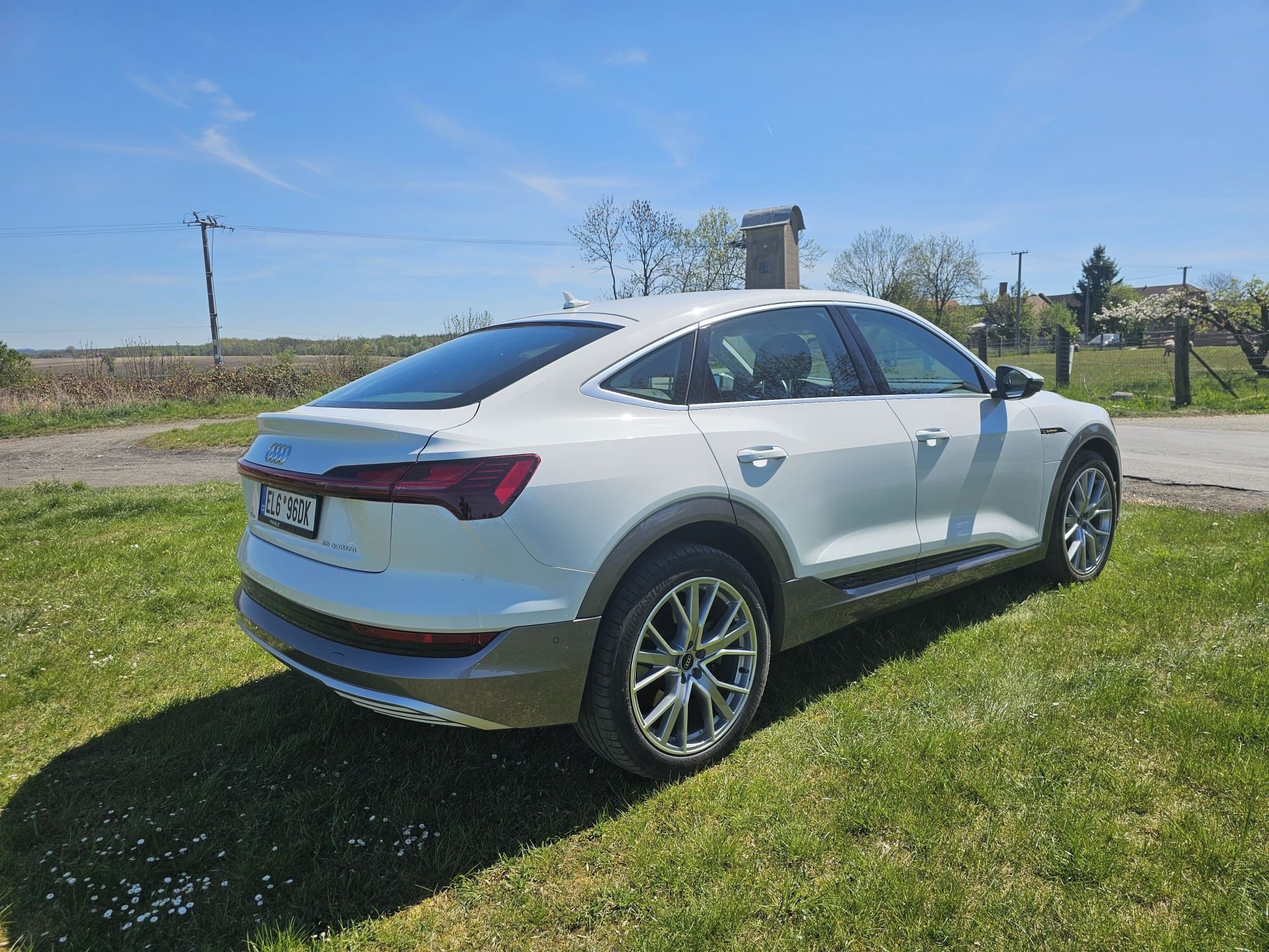 Audi e-tron, Sportback 55 4x4 300kW - fotka 6