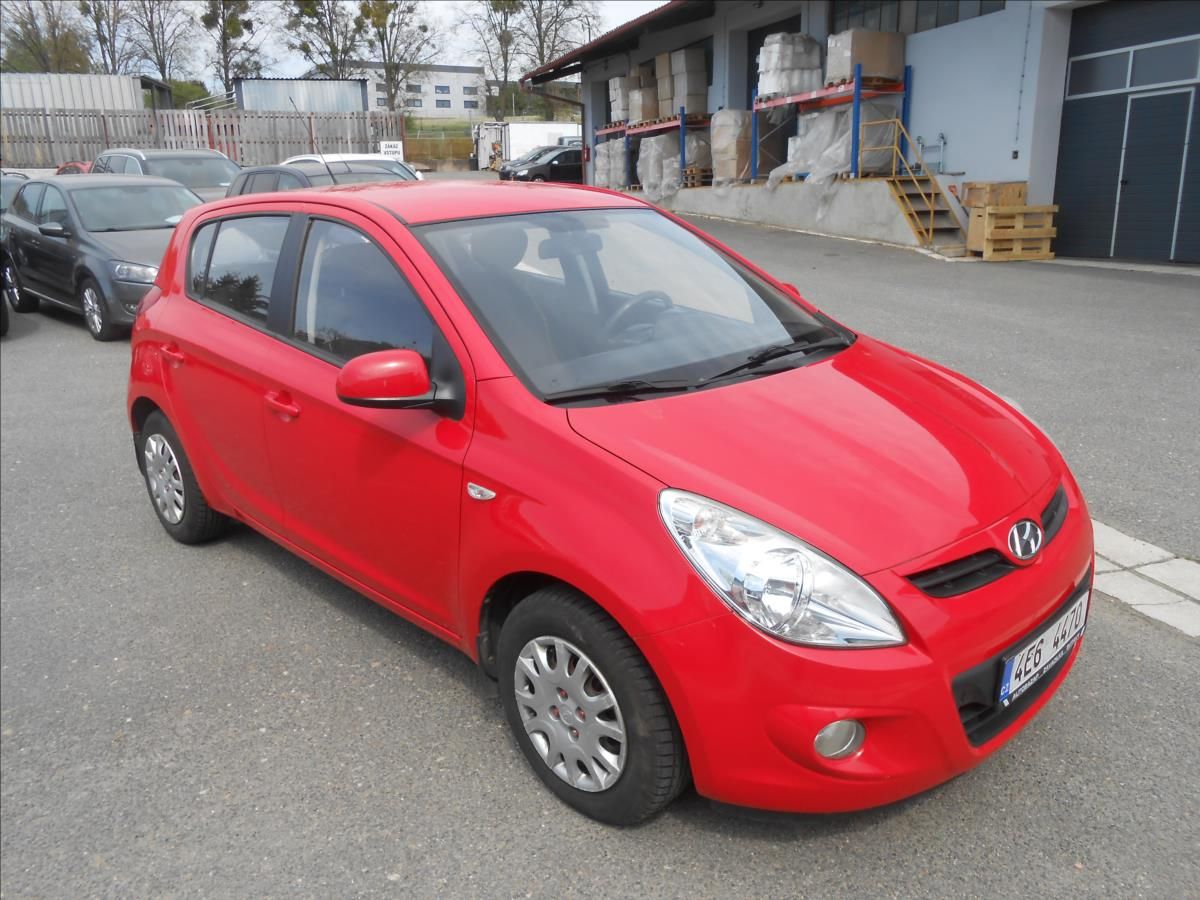 Hyundai i20, 1,2 i 57Kw - fotka 3