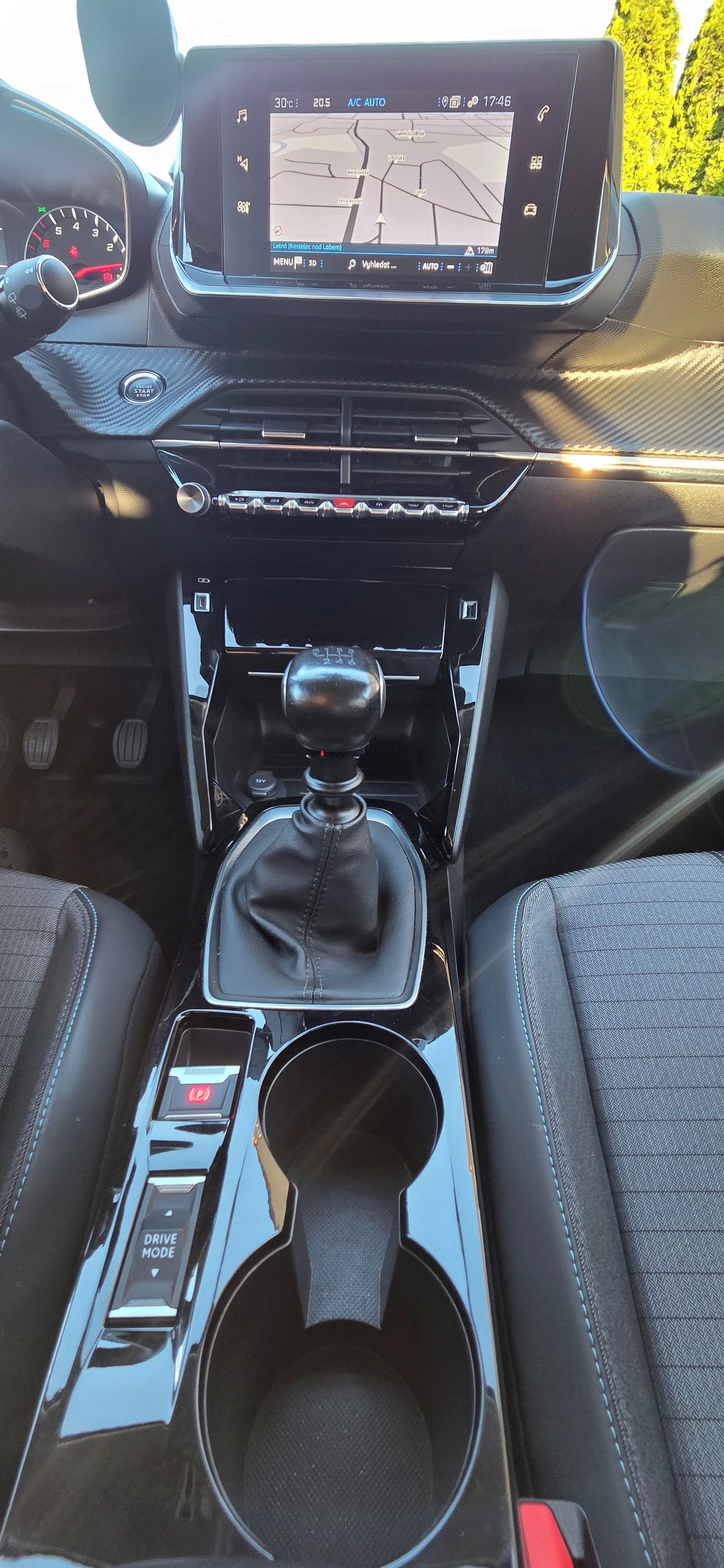 Peugeot 208, 1.2 PureTech, Allure, TOP stav - fotka 3
