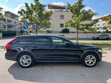 V90, D4, CrossCo., servisováno