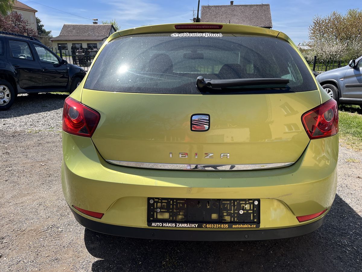 Seat Ibiza, PĚKNÁ VÝBAVA - fotka 4