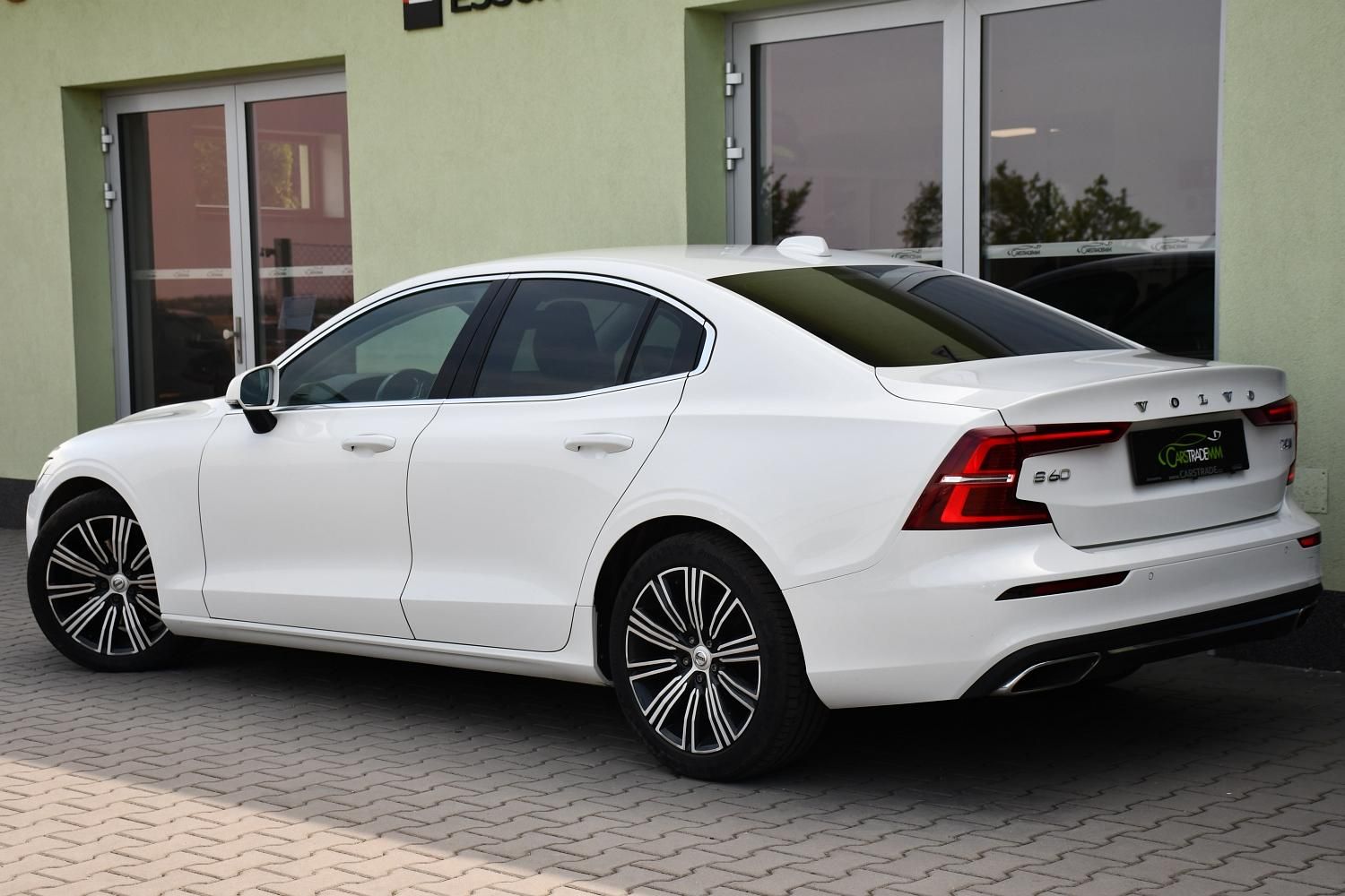 Volvo S60, T4 INSCRIPTION VIRTUAL 1M ČR - fotka 3